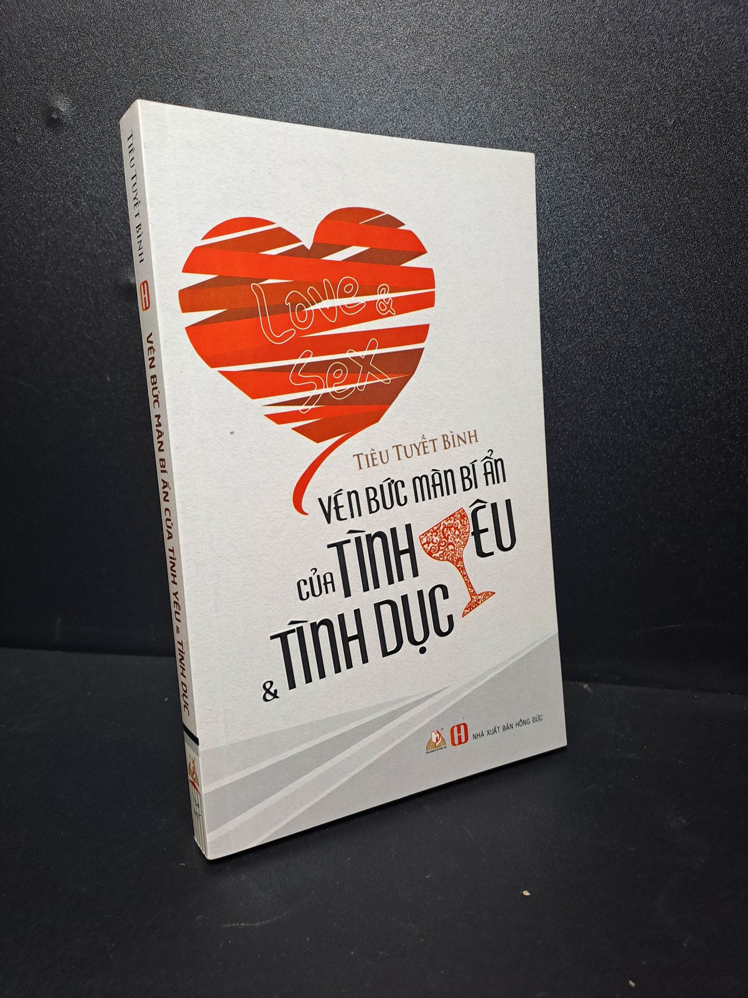 Vén bức màn bí ẩn của tình yêu & tình dục Tiểu Thuyết Bình mới 90% 2015 2609 Tiểu thuyết (SL có thể đặt: 1 Cuốn) - SÁCH ĐẠI HỌC