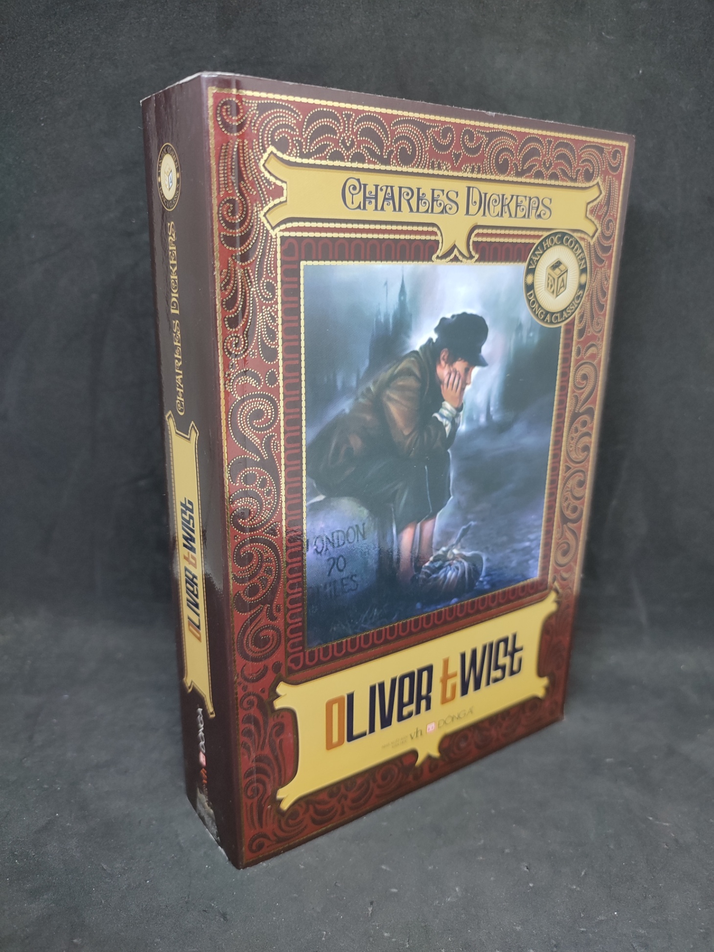 Oliver Twist mới 80% 1304 (SL có thể đặt: 2 Cuốn) - SÁCH ĐẠI HỌC