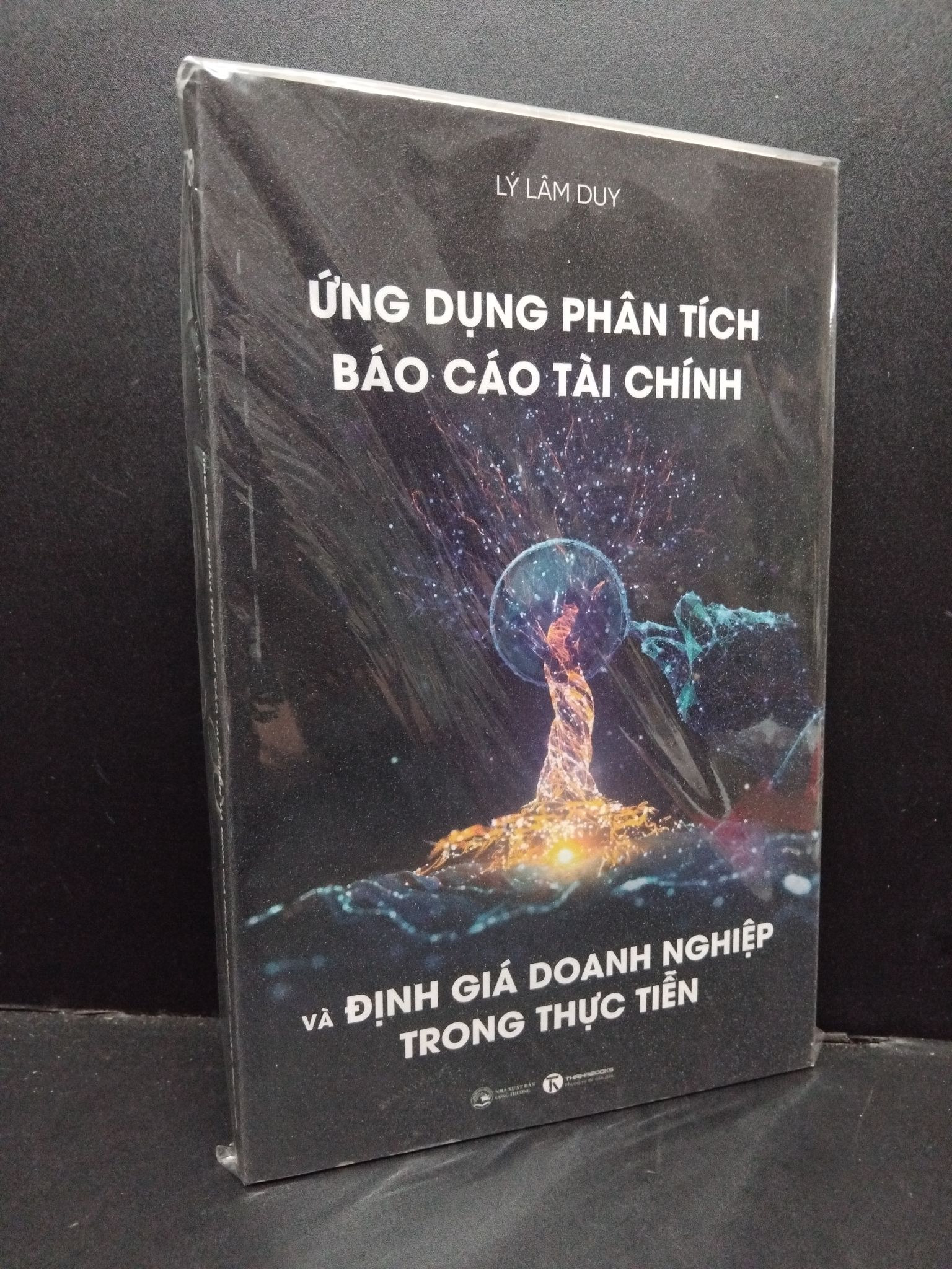 Ứng dụng phân tích báo cáo tài chính và định giá doanh nghiệp trong thực tiễn mới 100% 1406 Lý Lâm Duy Tài chính, ngân hàng (SL có thể đặt: 1 Cuốn) - SÁCH ĐẠI HỌC