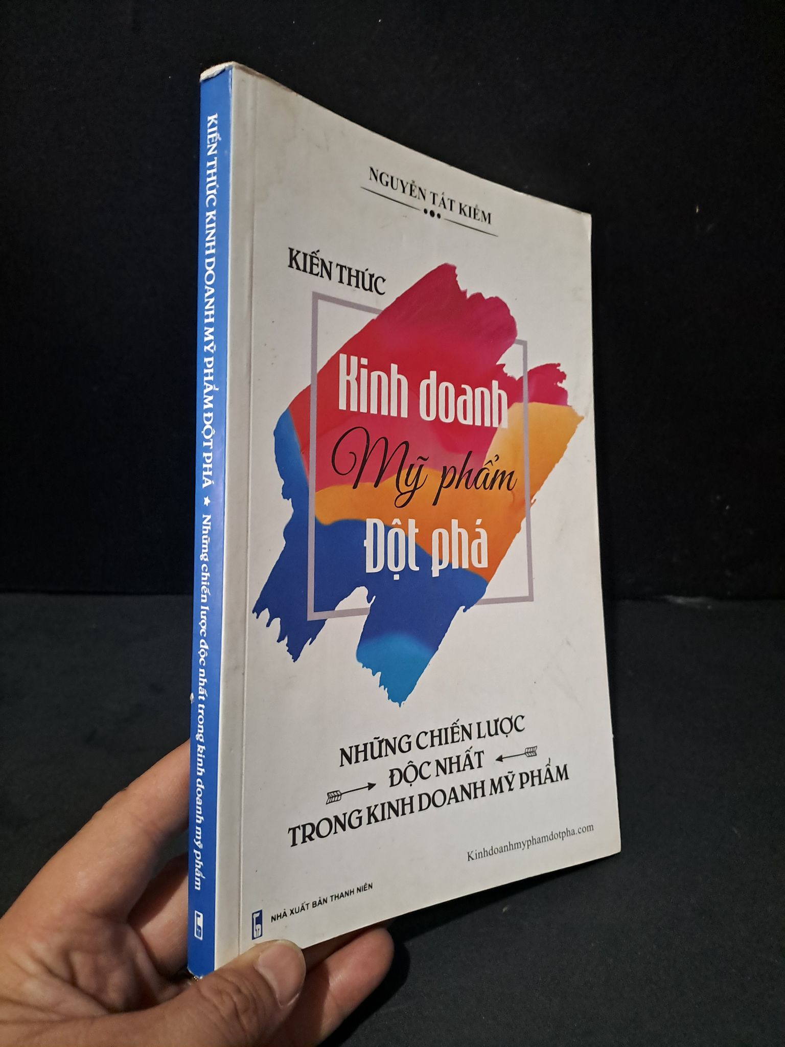 Kiến thức kinh doanh mỹ phẩm đột phá những chiến lược độc nhất trong kinh doanh mỹ phẩm (sách màu) mới 90% bẩn bìa 2018 Nguyễn Tất Kiểm 2104 Marketing, bán hàng (SL có thể đặt: 1 Cuốn) - SÁCH ĐẠI HỌC