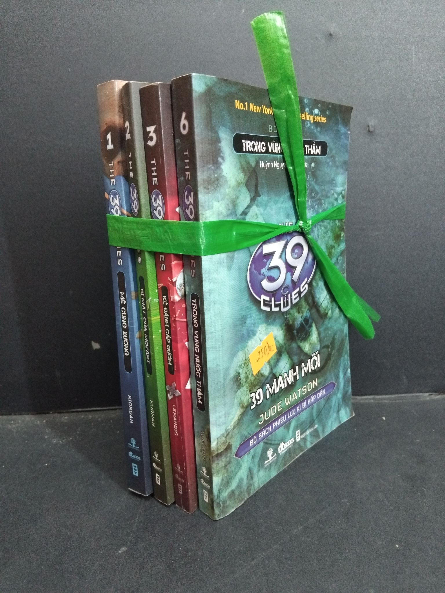 Bộ 4 cuốn the 39 Club (tập 1,2,3,6) mới 90% bẩn nhẹ 1001 Jude Watson, Lerangis, Korman, Riordan Kiến thức bách khoa (SL có thể đặt: 1 Bộ (theo seri)) - SÁCH ĐẠI HỌC