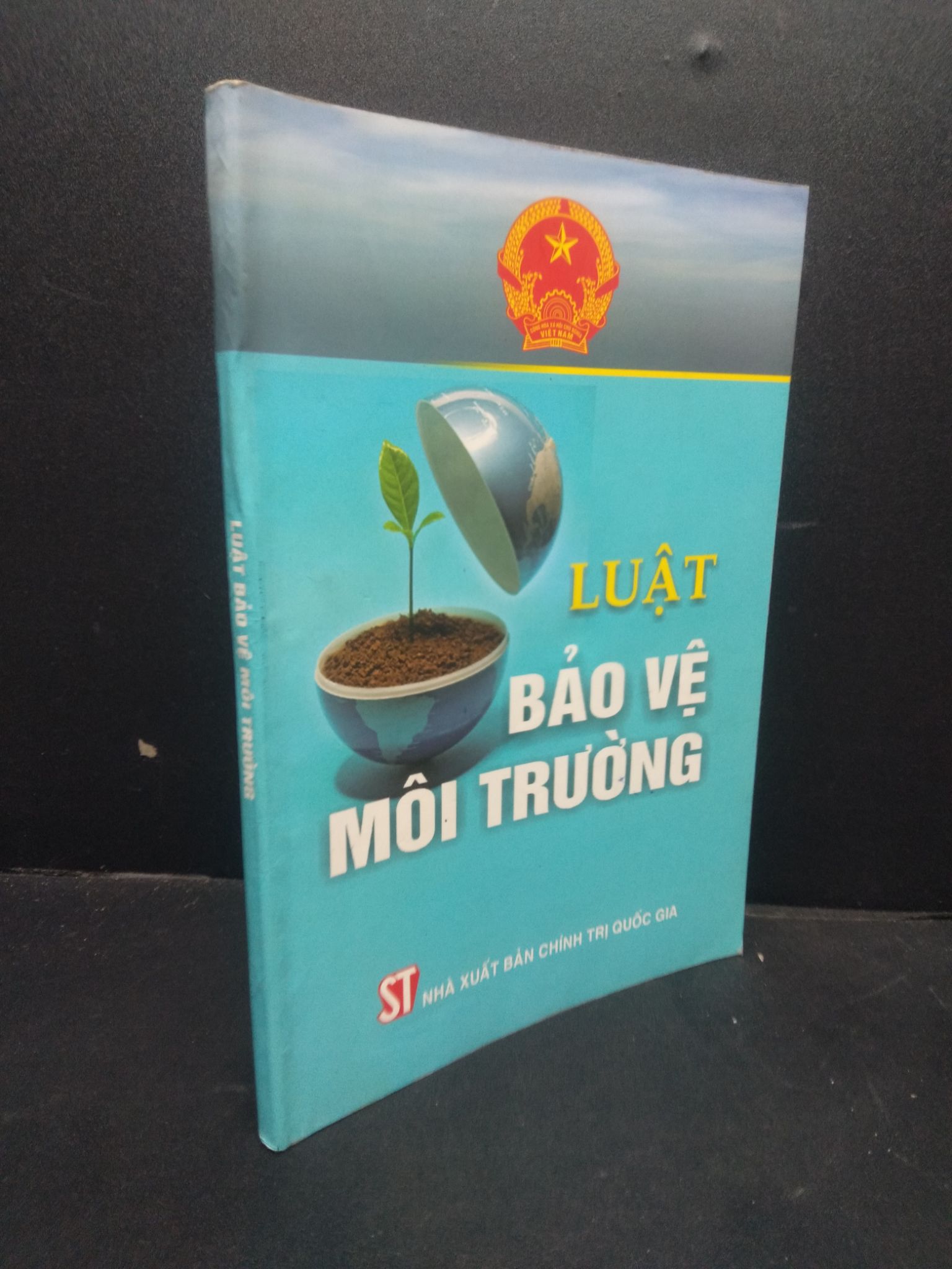 Luật bảo vệ môi trường 2008 mới 90% 3105 chính trị Luật, văn bản luật (SL có thể đặt: 1 Cuốn) - SÁCH ĐẠI HỌC