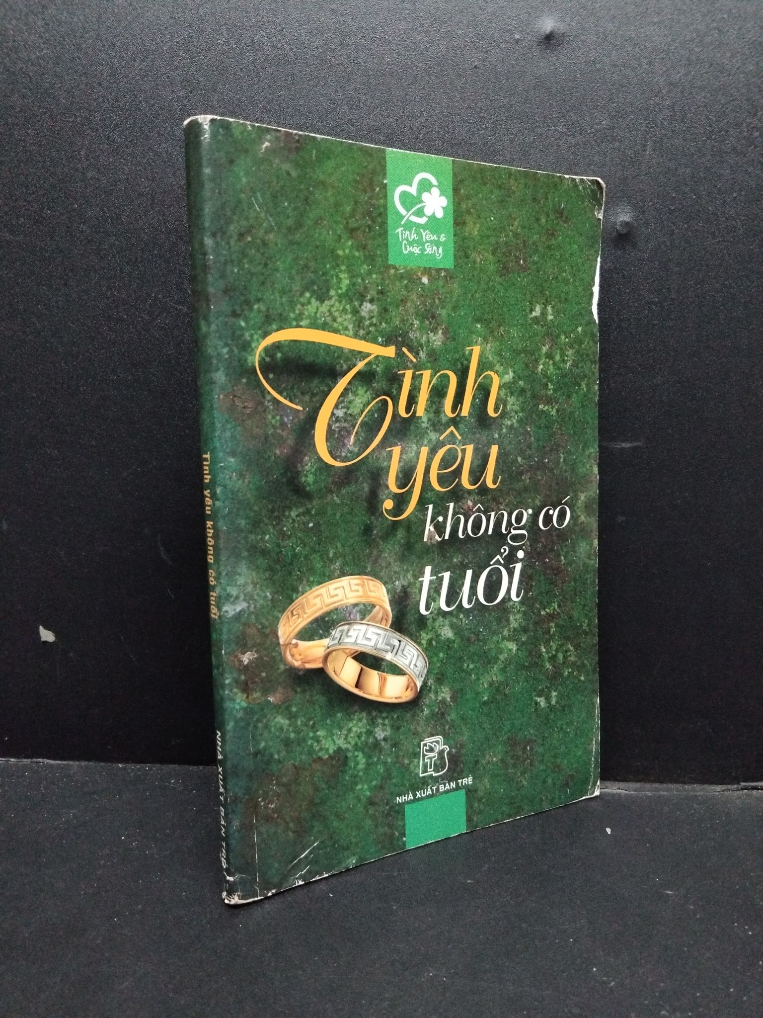 Tình yêu không có tuổi, mới 80% ố rách bìa nhẹ có mộc trang cuối 2006 2207 (SL có thể đặt: 1 Cuốn) - SÁCH ĐẠI HỌC