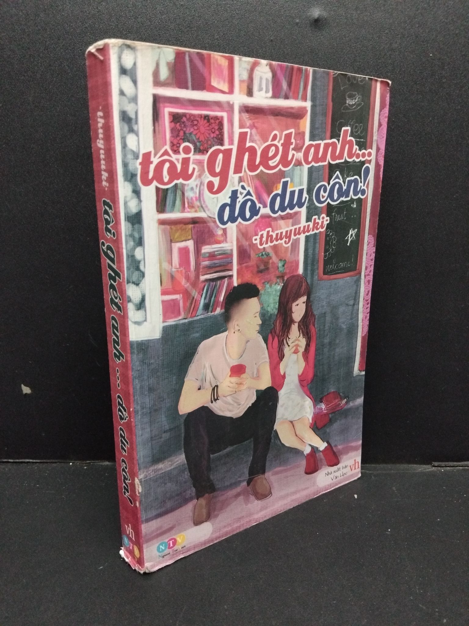Tôi ghét anh ... đồ du côn! Thuyuuki mới mới 80% ố có chữ ký trang đầu 2014 0609 (SL có thể đặt: 1 Cuốn) - SÁCH ĐẠI HỌC