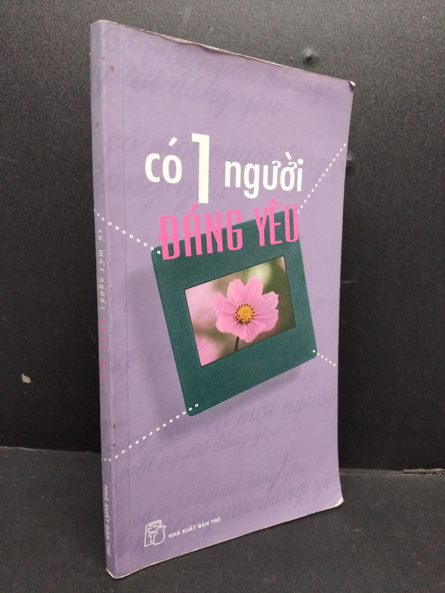 Có 1 người đáng yêu mới 80% ố nhẹ 2004 1008 (SL có thể đặt: 1 Cuốn) - SÁCH ĐẠI HỌC