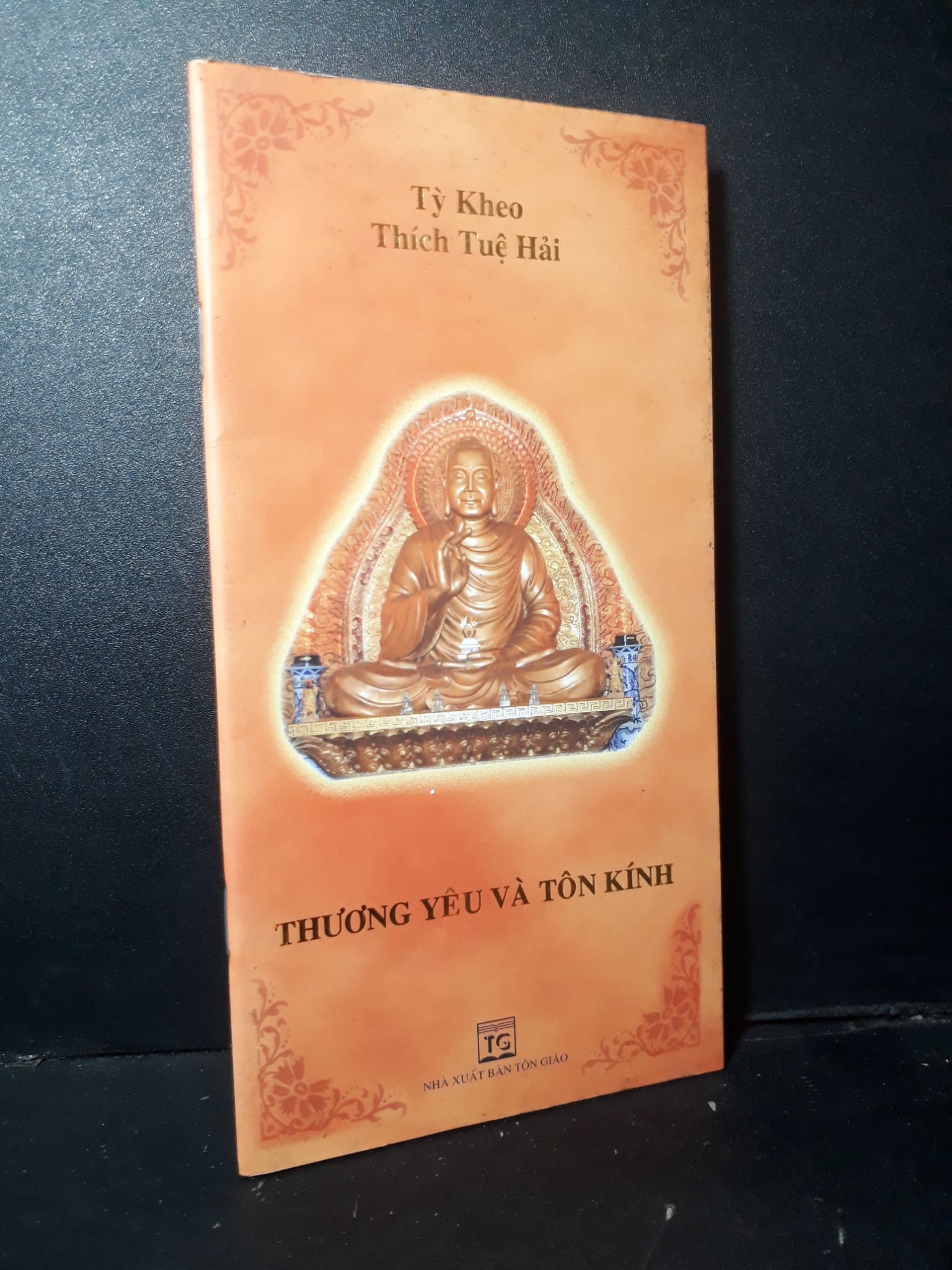 Thương yêu và tôn kính mới 90% bẩn nhẹ 2018 1001 Thích Tuệ Hải Phật giáo (SL có thể đặt: 1 Cuốn) - SÁCH ĐẠI HỌC