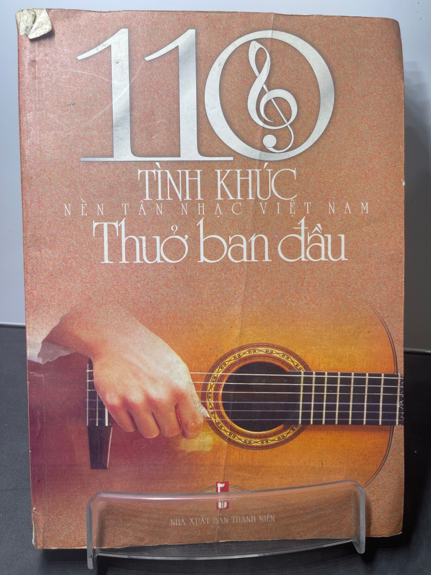 110 tình khúc nền tân nhạc Việt Nam thuở ban đầu 2002 mới 70% ố vàng nhẹ Nhiều tác giả 2207 Âm nhạc, điện ảnh (SL có thể đặt: 1 Cuốn) - SÁCH ĐẠI HỌC