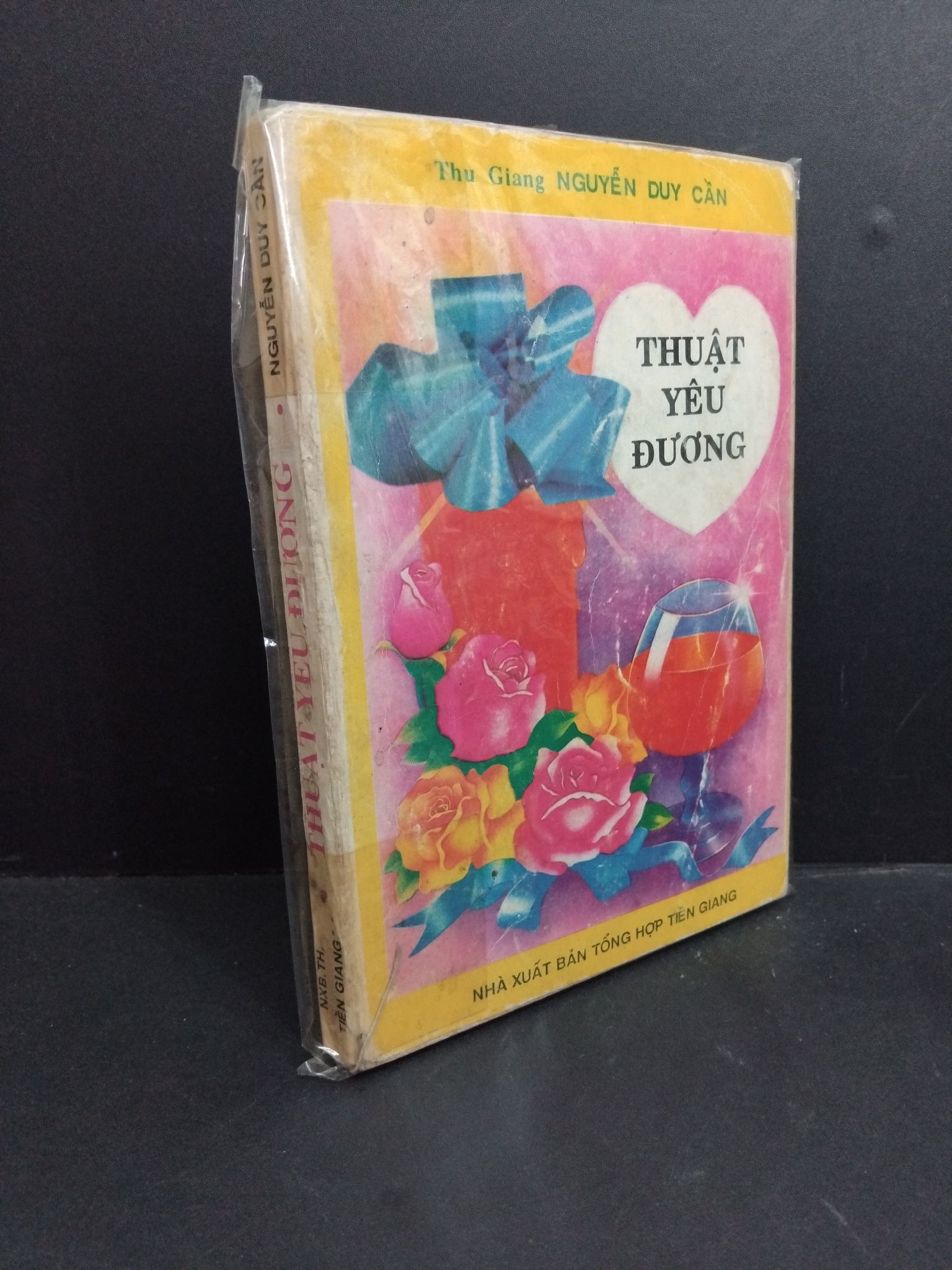 Thuật yêu đương mới 70% bẩn bìa, ố vàng, tróc bìa, tróc gáy 2811 Thu Giang Nguyễn Duy Cần Sách tâm lý (SL có thể đặt: 1 Cuốn) - SÁCH ĐẠI HỌC