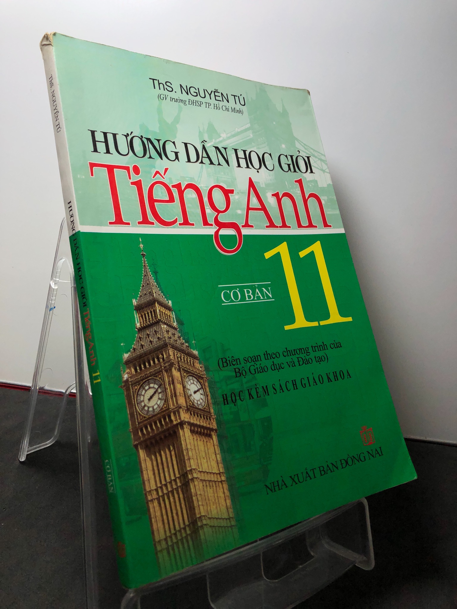 Hướng dẫn học giỏi tiếng anh 11 cơ bản 2012 mới 80% bẩn nhẹ Nguyễn Tú 3108 Sách tham khảo cấp III (SL có thể đặt: 1 Cuốn) - SÁCH ĐẠI HỌC
