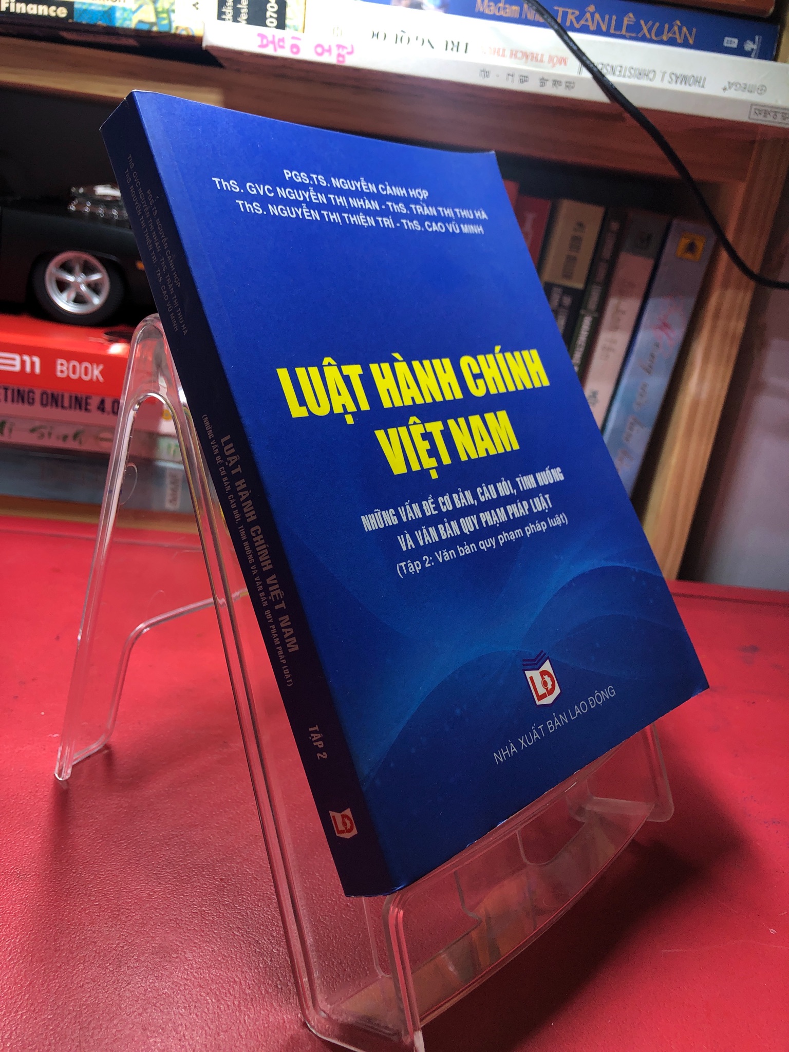 Luật hành chính Việt Nam Những vấn đề cơ bản, câu hỏi, tình huống và văn bản quy phạm pháp luật 2015 tập 1 và 2 mới 85% ố viền nhẹ PGS.TS Nguyễn Cảnh Hợp 1605 Luật, văn bản luật (SL có thể đặt: 1 Cuốn) - SÁCH ĐẠI HỌC