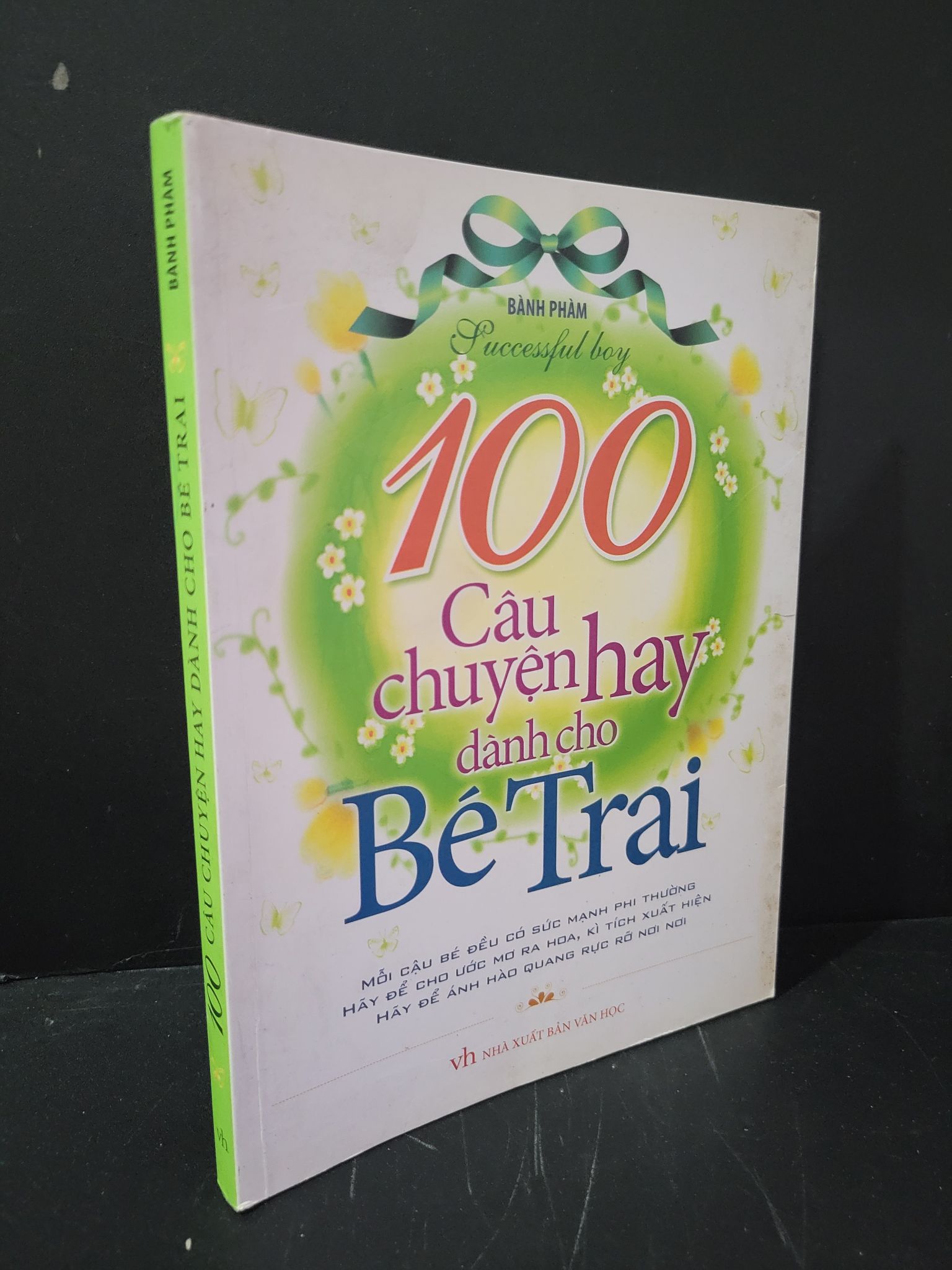 100 câu chuyện hay dành cho bé trai (sách màu) mới 80% bẩn bìa, ố nhẹ 2013 Bành Phàm 3004 (SL có thể đặt: 1 Cuốn) - SÁCH ĐẠI HỌC