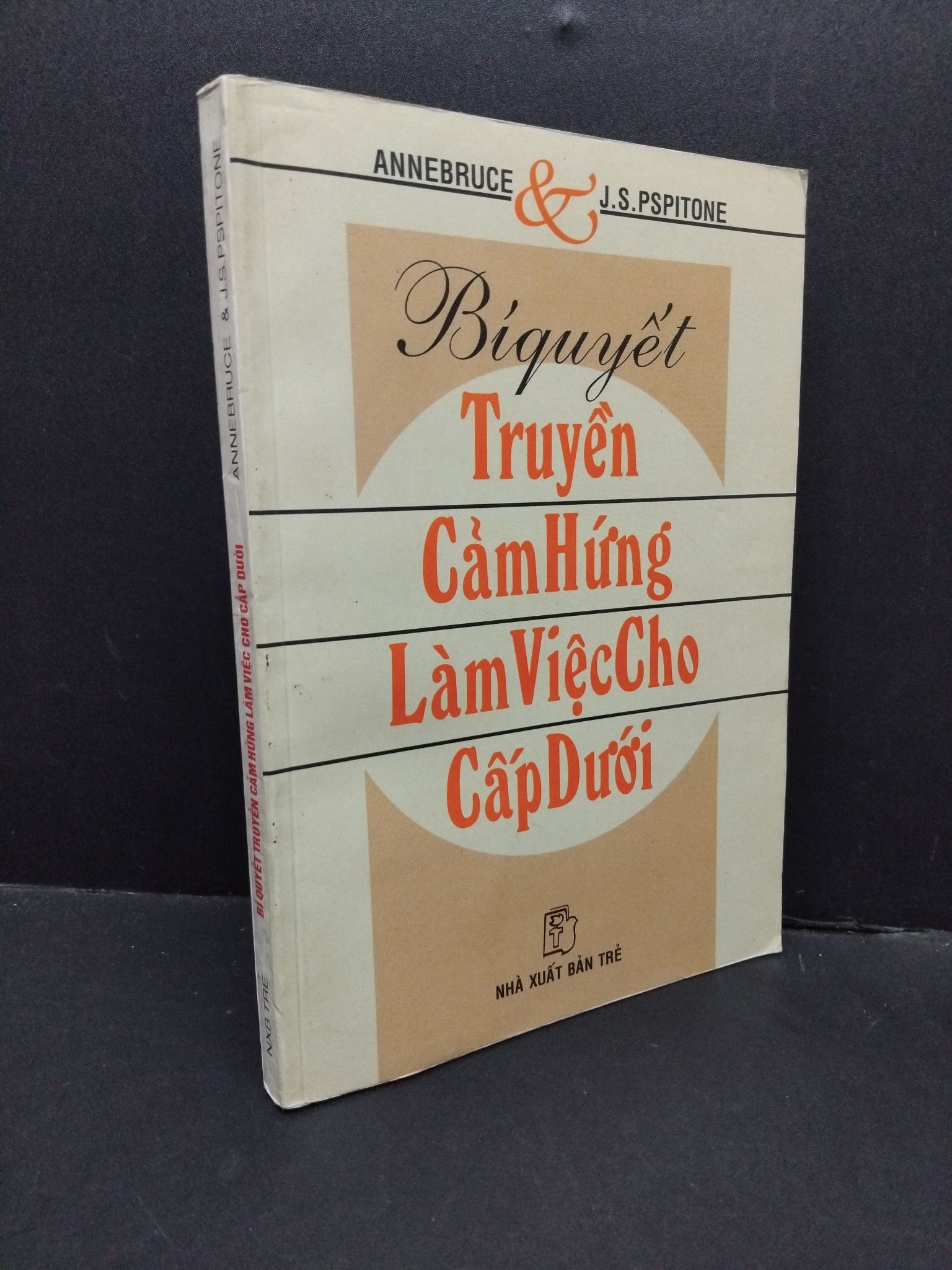 Bí quyết truyền cảm hứng làm việc cho cấp dưới mới 70% bẩn bìa, ố nhẹ, tróc bìa, tróc gáy 2001 2410 Annebruce, J.S.Pspitone Sách tư duy, kỹ năng sống (SL có thể đặt: 1 Cuốn) - SÁCH ĐẠI HỌC