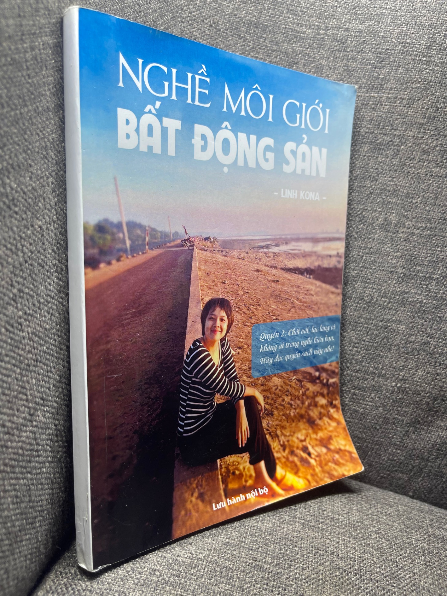 Nghề môi giới bất động sản Linh Kona lưu hành nội bộ mới 80% 1704 Sách chuyên môn (SL có thể đặt: 1 Cuốn) - SÁCH ĐẠI HỌC