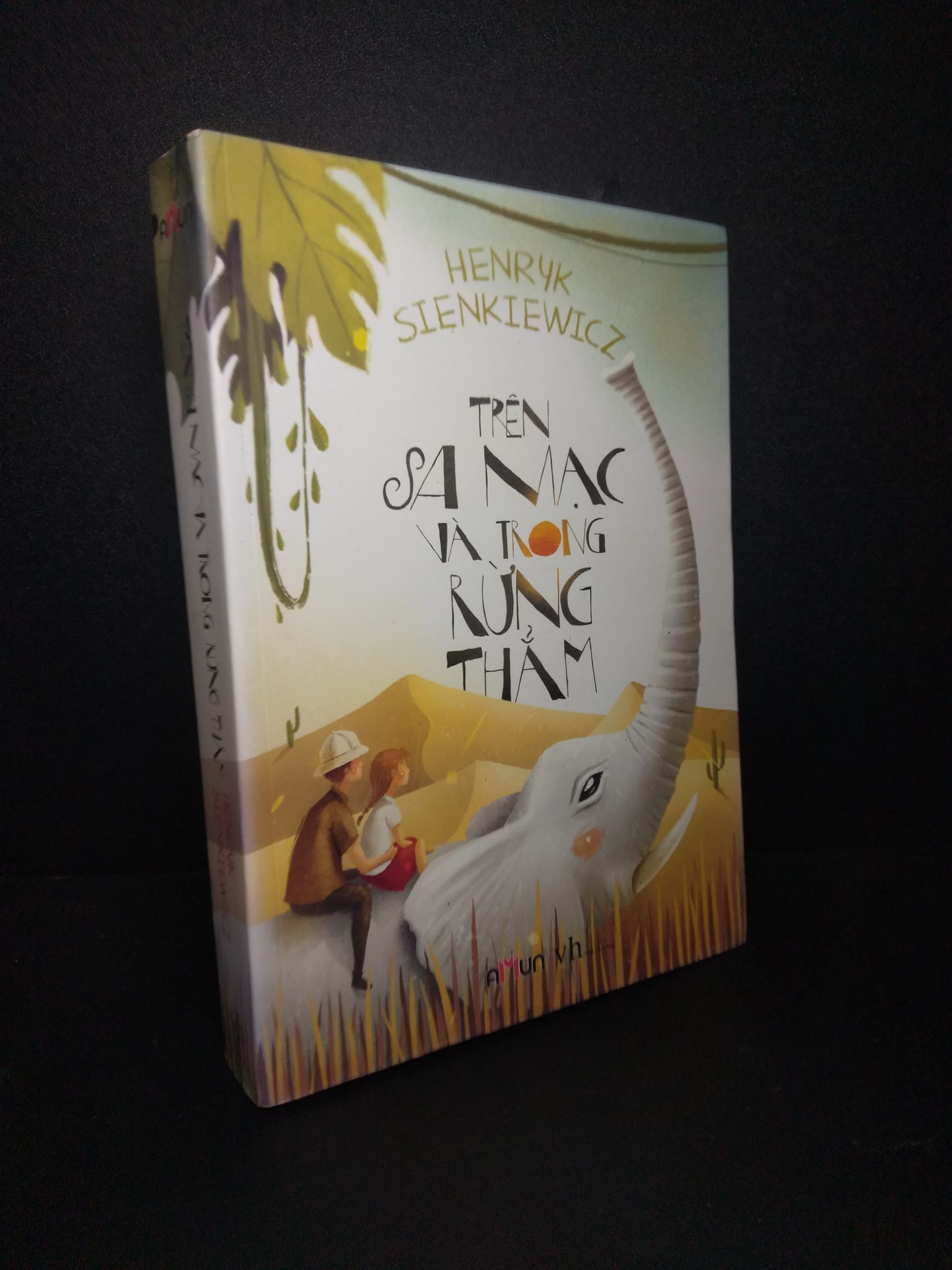 Trên sa mạc và trong rừng thẳm mới 80% ố nhẹ 2015 0310 (SL có thể đặt: 1 Cuốn) - SÁCH ĐẠI HỌC