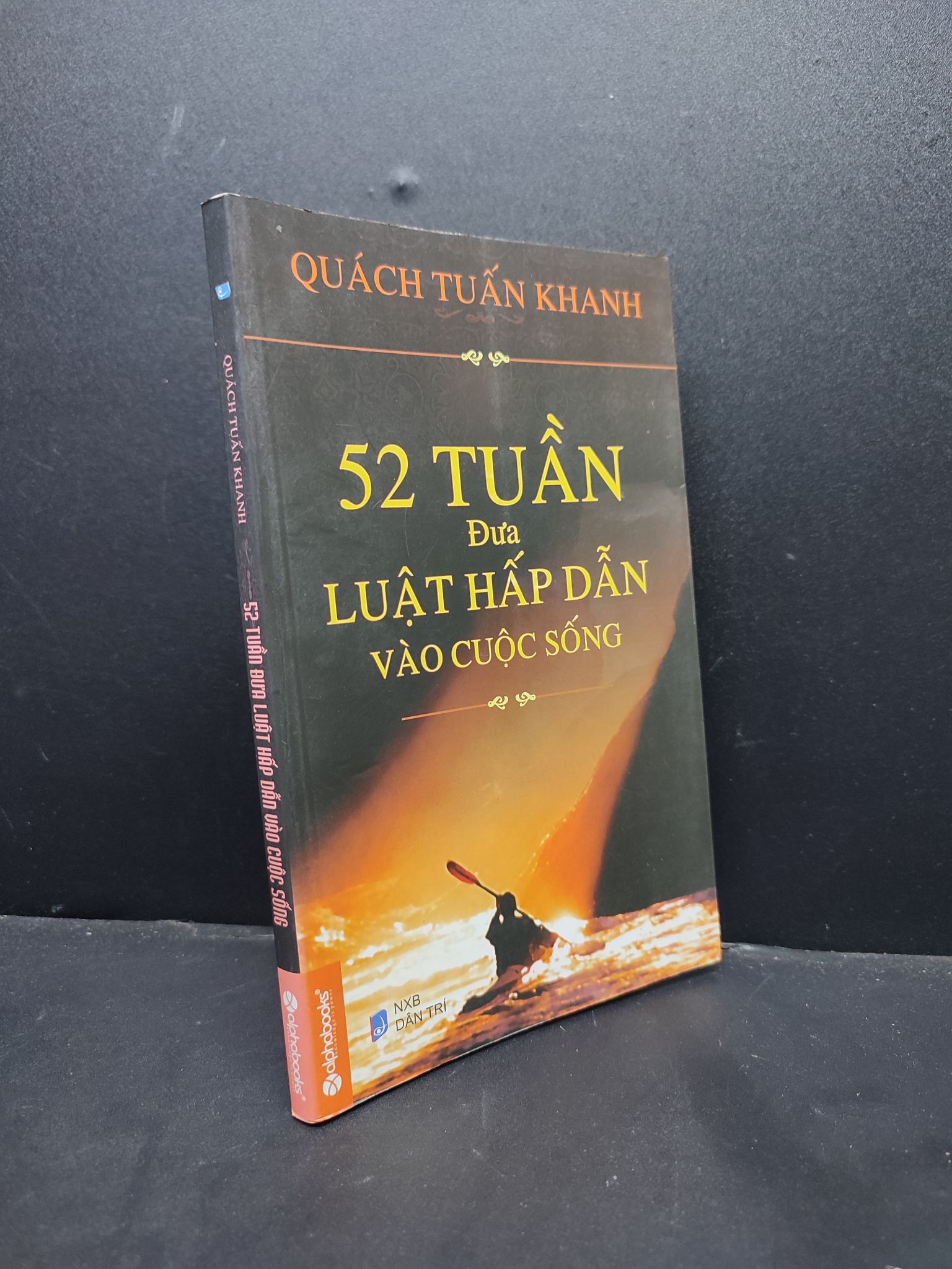 52 Tuần Đưa Luật Hấp Dẫn Vào Cuộc Sống mới 80% ố vàng 2013 1406 Quách Tuấn Khanh Sách tư duy, kỹ năng sống (SL có thể đặt: 1 Cuốn) - SÁCH ĐẠI HỌC
