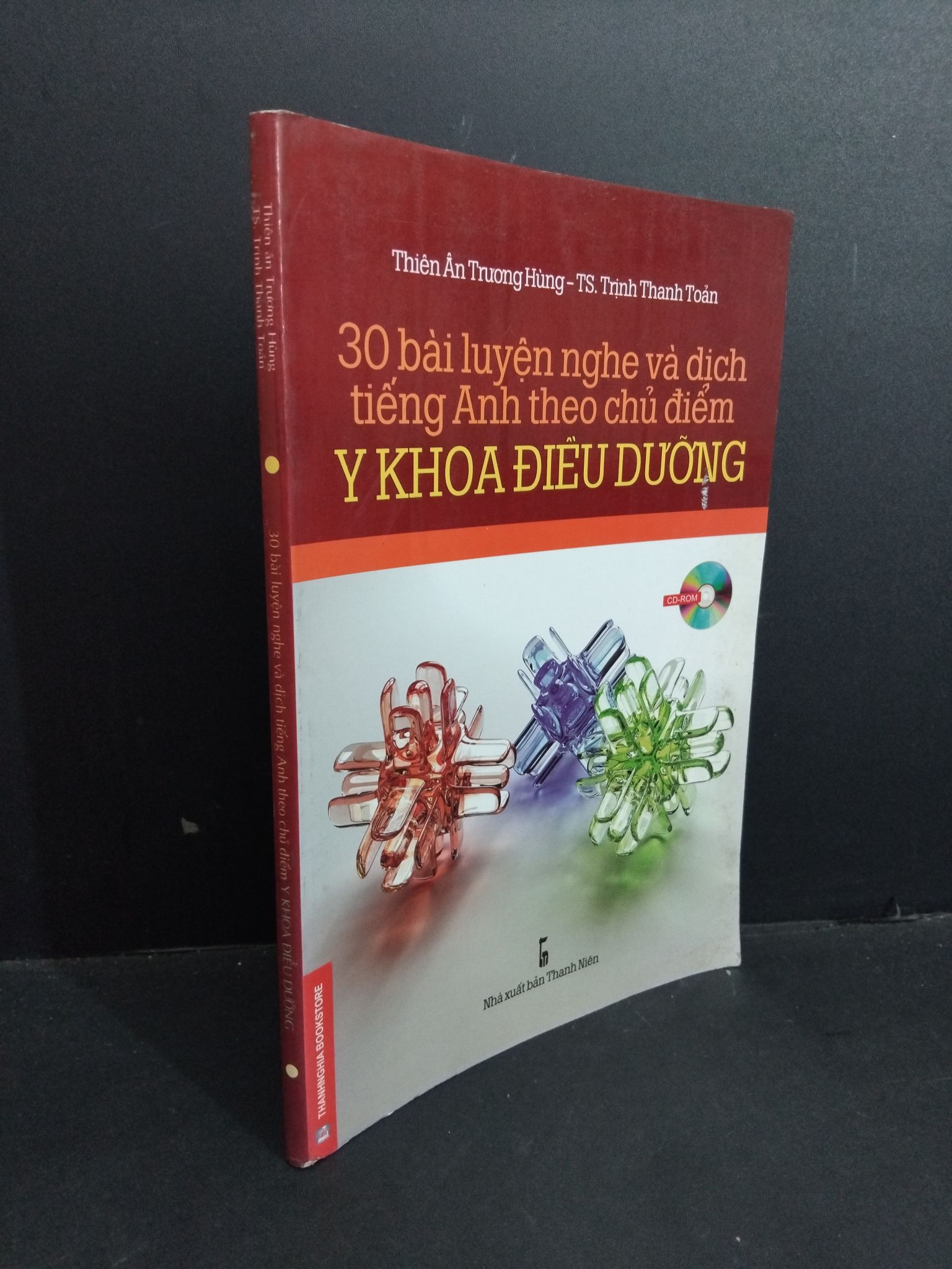 30 bài luyện nghe và dịch tiếng Anh theo chủ điểm y khoa điều dưỡng mới 80% ố nhẹ, tróc nhẹ gáy 2010 2811 Thiên Ân Trương Hùng - TS. Trịnh Thanh Toản Tiếng Anh (SL có thể đặt: 1 Cuốn) - SÁCH ĐẠI HỌC