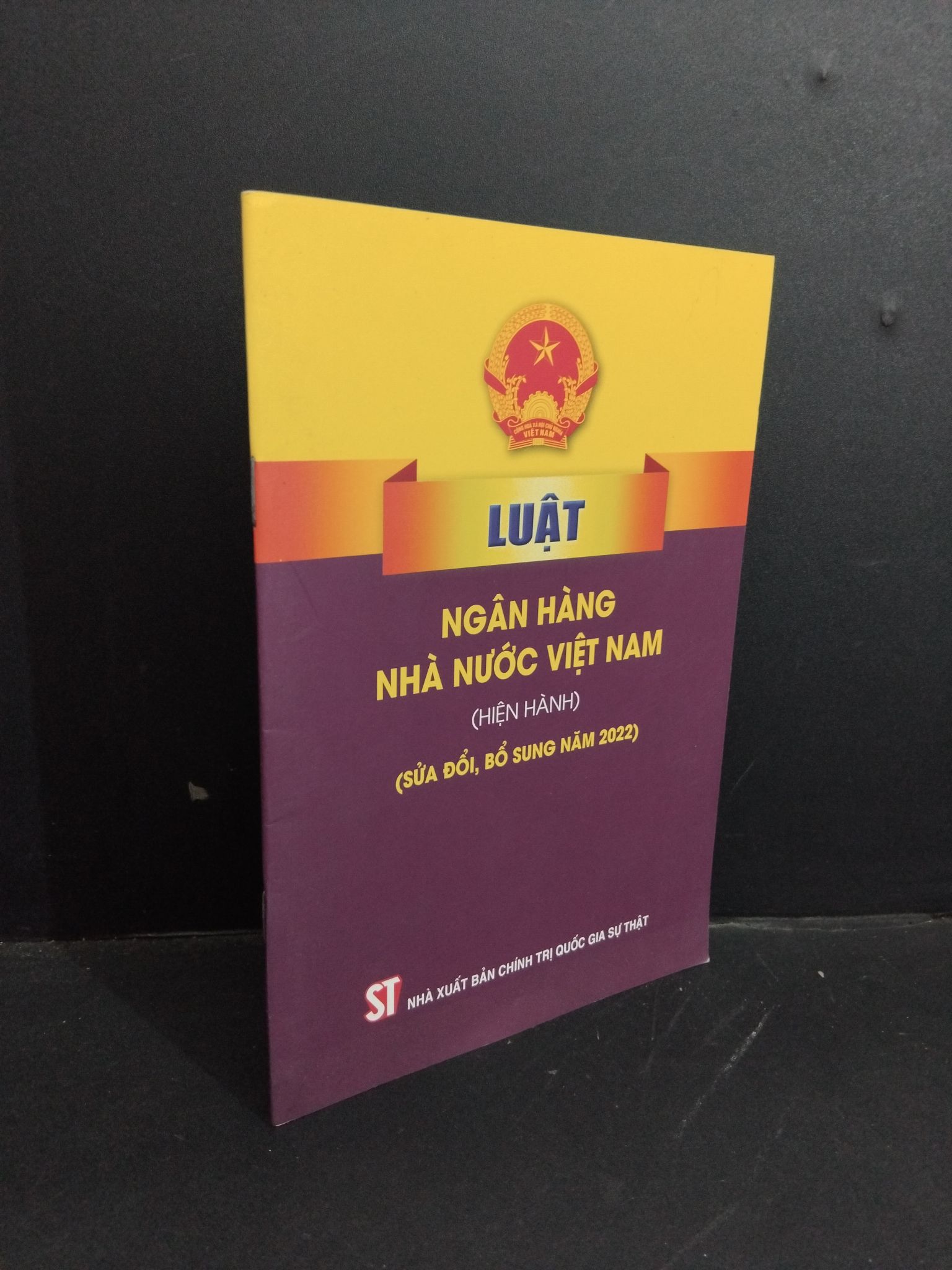 Luật ngân hàng nhà nước Việt Nam (hiện hành) mới 90% bẩn nhẹ 2023 2811 Luật, văn bản luật (SL có thể đặt: 1 Cuốn) - SÁCH ĐẠI HỌC