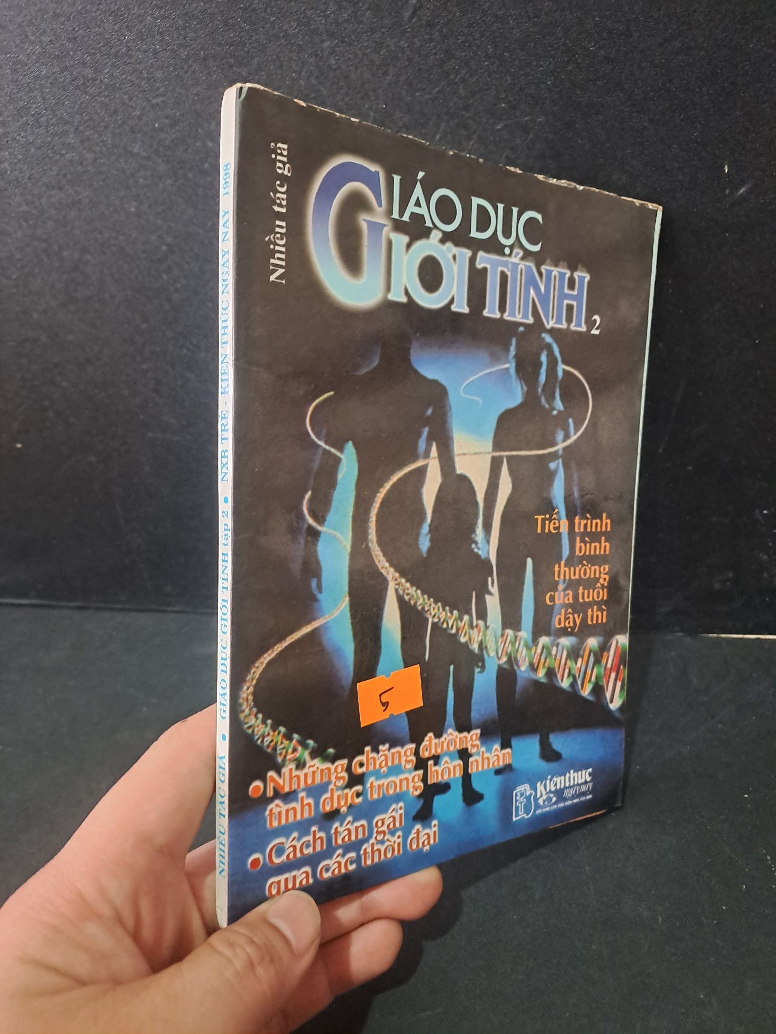 Giáo dục giới tính tập 2 mới 80% bẩn bìa, ố vàng, có chữ ký 1998 Nhiều tác giả 1604 Sách sức khỏe (SL có thể đặt: 1 Cuốn) - SÁCH ĐẠI HỌC