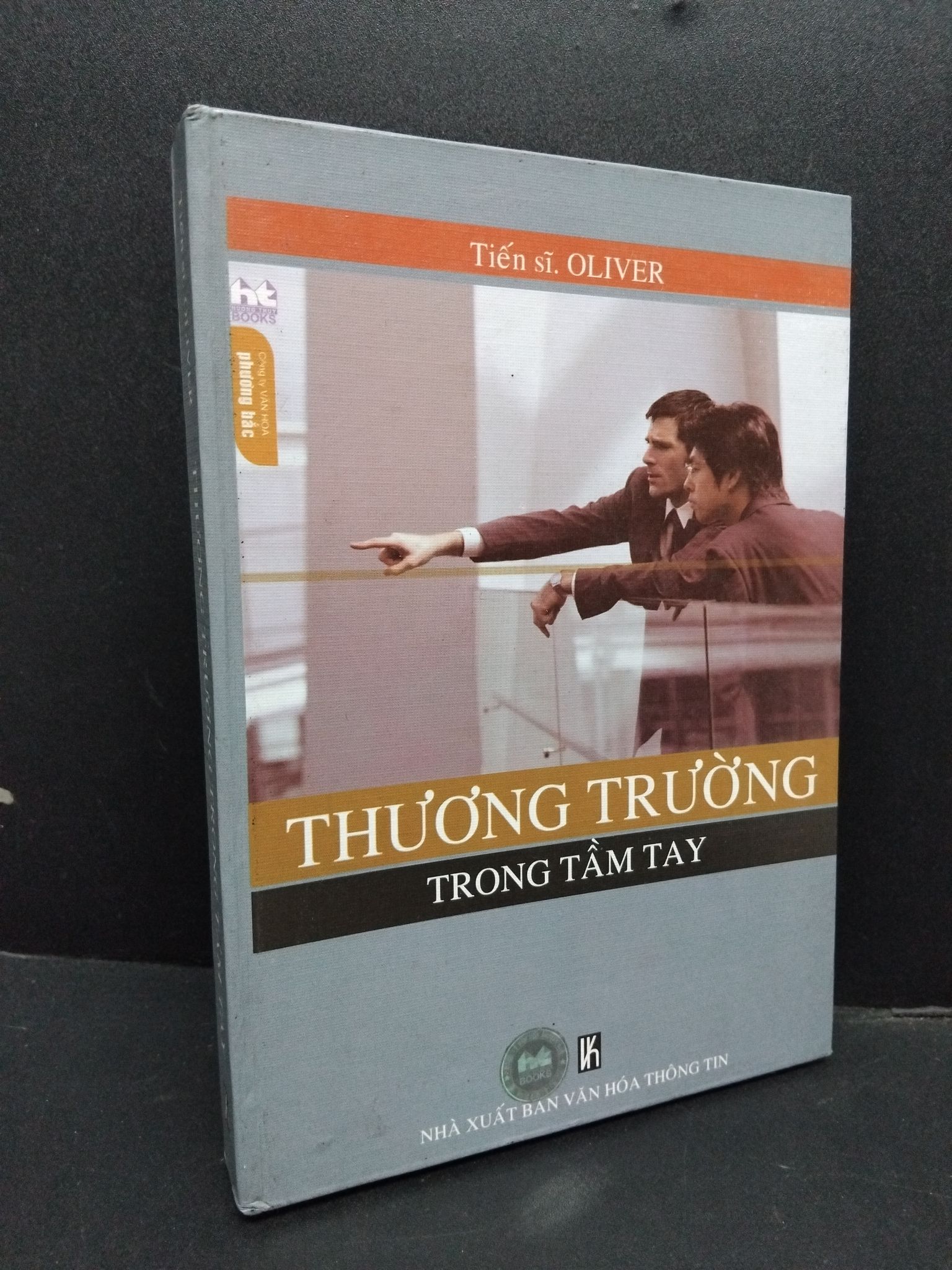 Thương trường trong tầm tay (bìa cứng) mới 80% ố vàng 2005 1008 Tiến sĩ. Oliver Sách tư duy, kỹ năng sống (SL có thể đặt: 1 Cuốn) - SÁCH ĐẠI HỌC