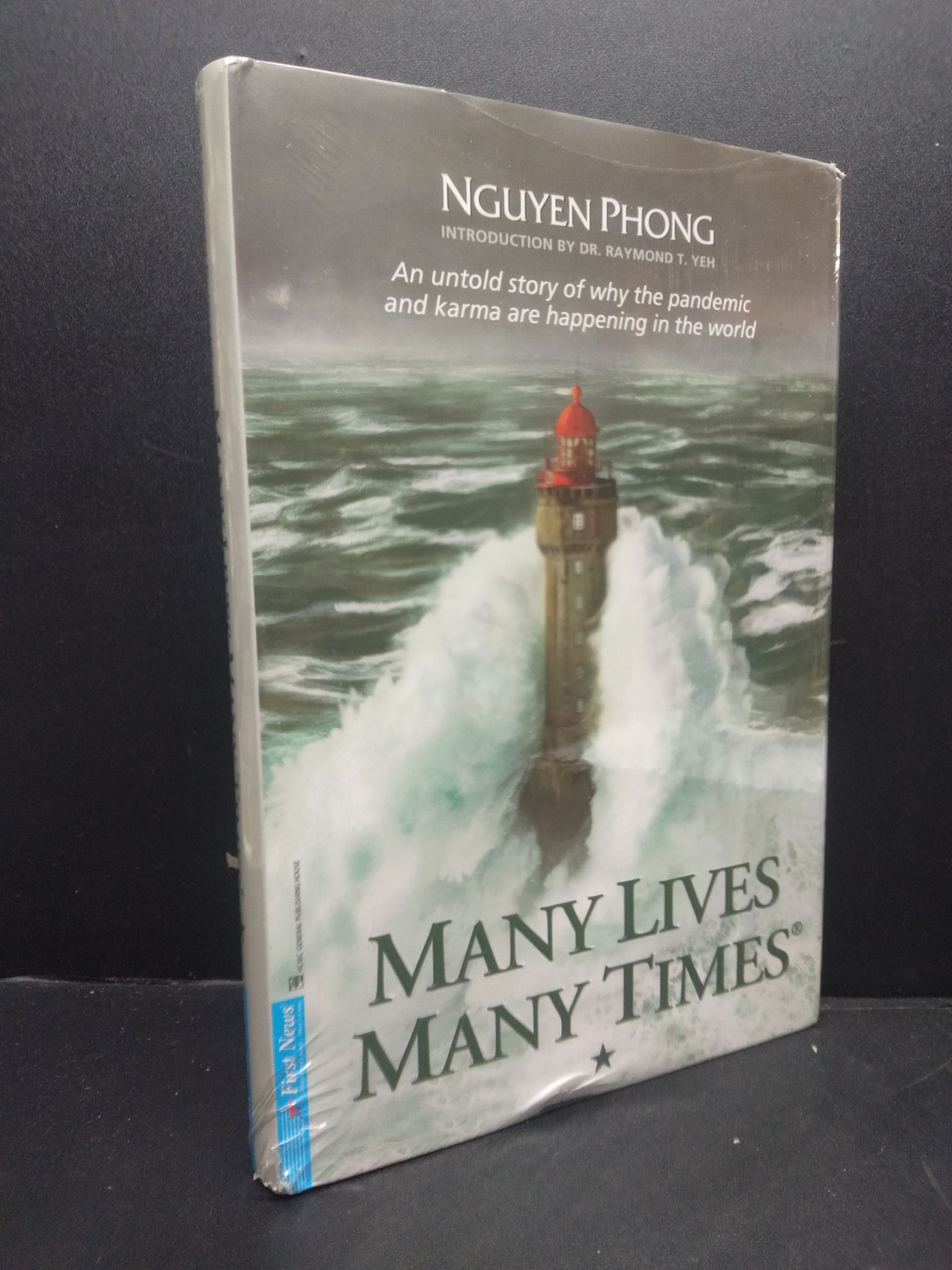 Many Lives Many Times 1 (bìa cứng) mới 100% móp bìa nhẹ 0106 Nguyen Phong Sách ngoại văn (SL có thể đặt: 1 Cuốn) - SÁCH ĐẠI HỌC