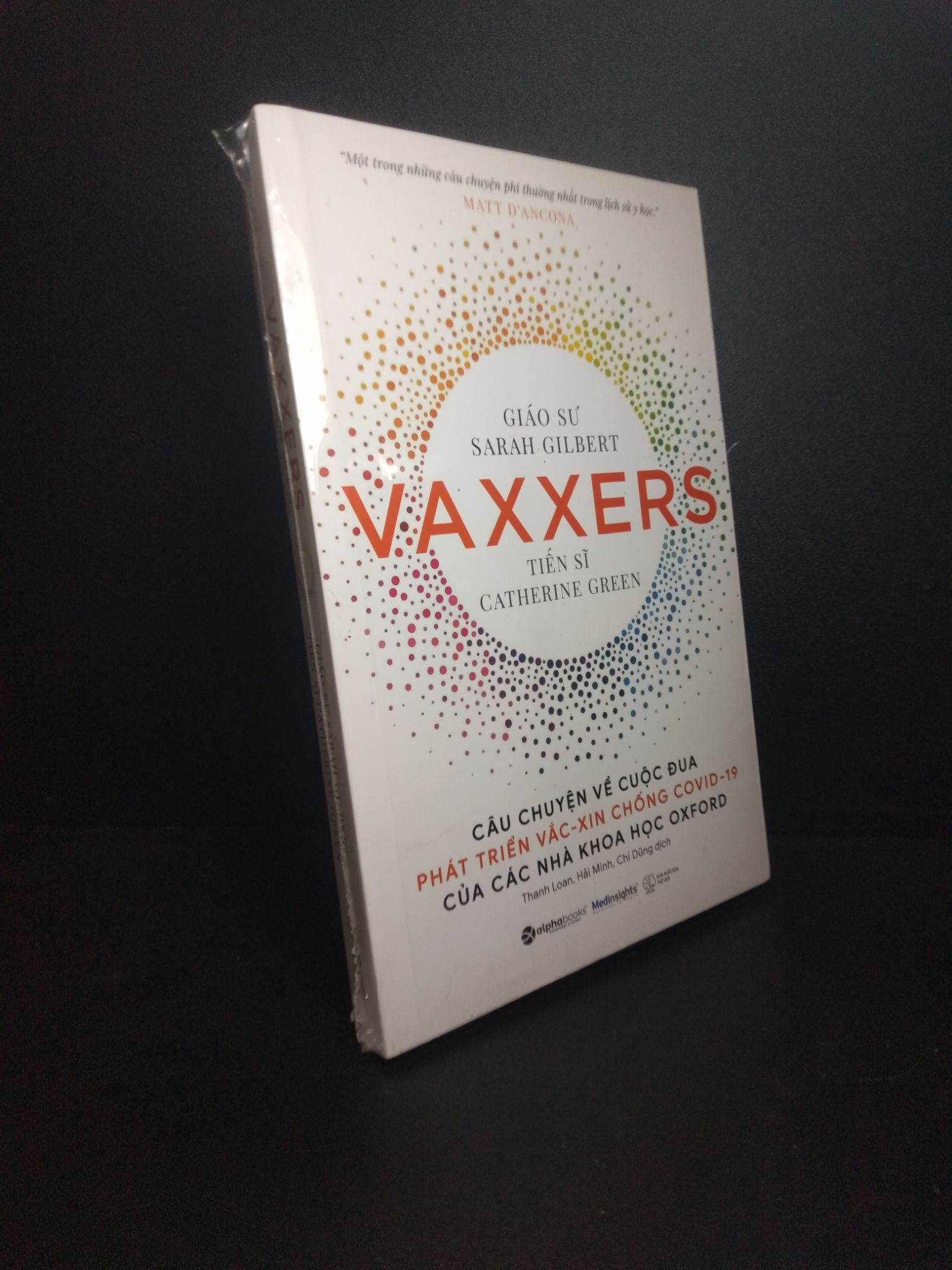 Vaxxers Câu chuyện về cuộc đua phát triển vắc - xin chống covid -19 của các nhà khoa học OxFord Giáo sư Sarah GilBert Tiến sĩ Catherine Cgreen mới 100% nguyên seal 0710 Kiến thức bách khoa (SL có thể đặt: 1 Cuốn) - SÁCH ĐẠI HỌC