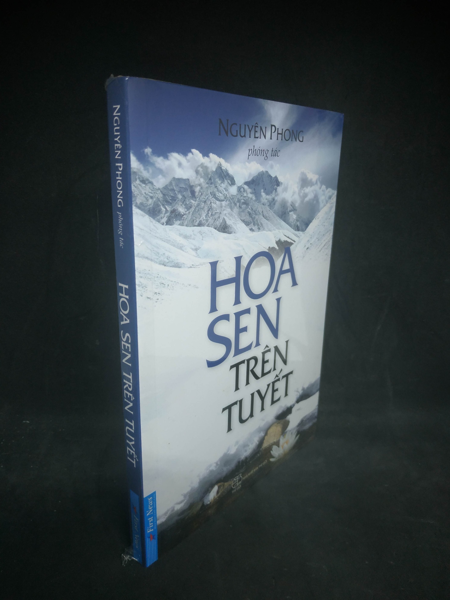 Hoa sen trên tuyết Nguyên Phong mới 100% 2103 (SL có thể đặt: 1 Cuốn) - SÁCH ĐẠI HỌC
