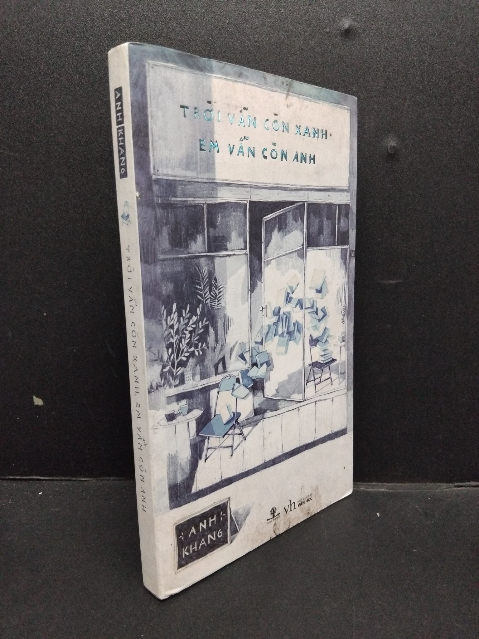 Trời vẫn còn xanh, em vẫn còn anh mới 70% ố vàng bẩn rách nhẹ trang cuối 2017 1008 Anh Khang (SL có thể đặt: 1 Cuốn) - SÁCH ĐẠI HỌC