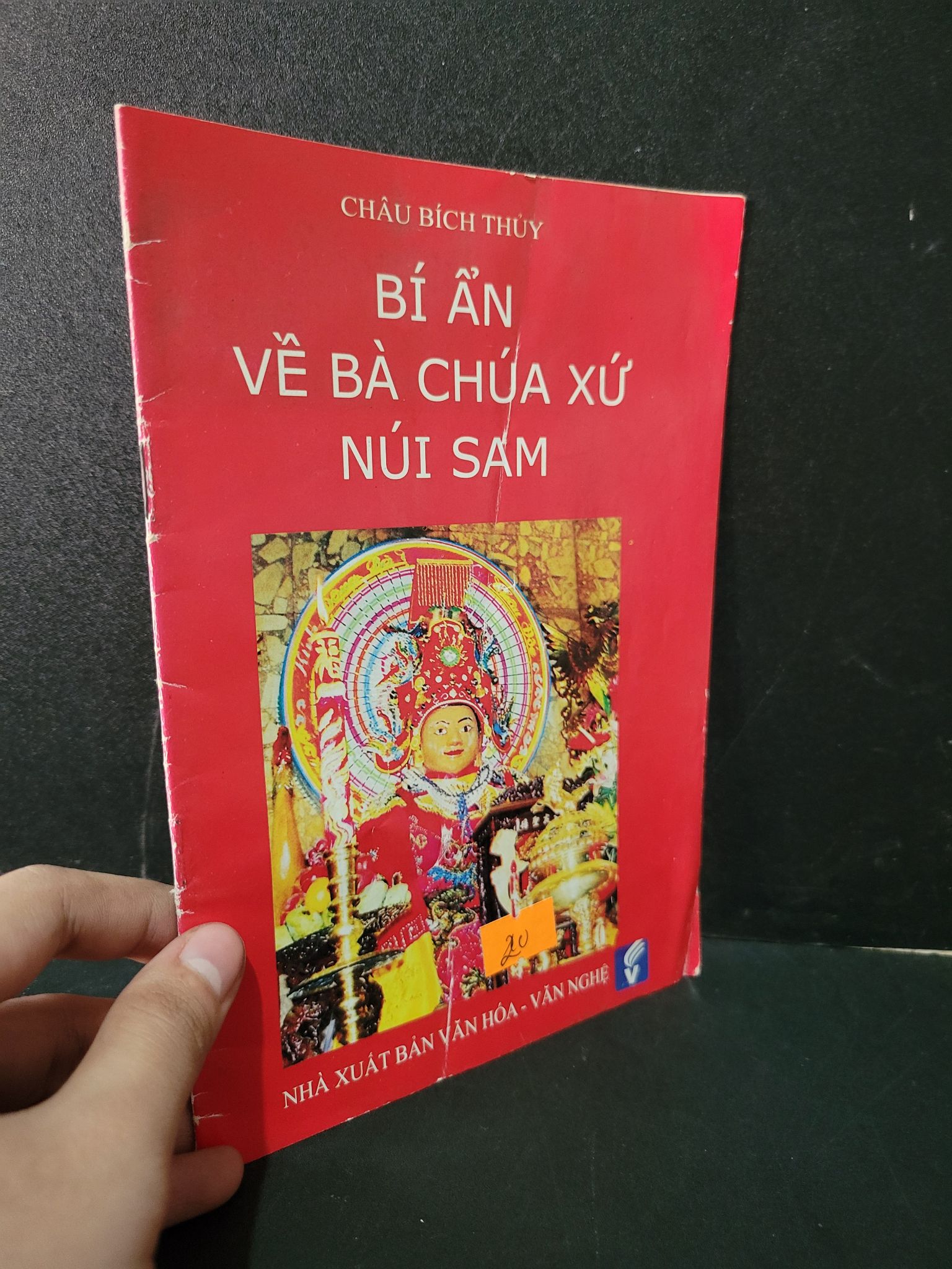 Bí ẩn về bà chúa xứ núi Sam mới 80% bẩn bìa, ố nhẹ, tróc bìa, tróc gáy 2011 Châu Bích Thủy 1604 Tôn giáo, tâm linh khác (SL có thể đặt: 1 Cuốn) - SÁCH ĐẠI HỌC