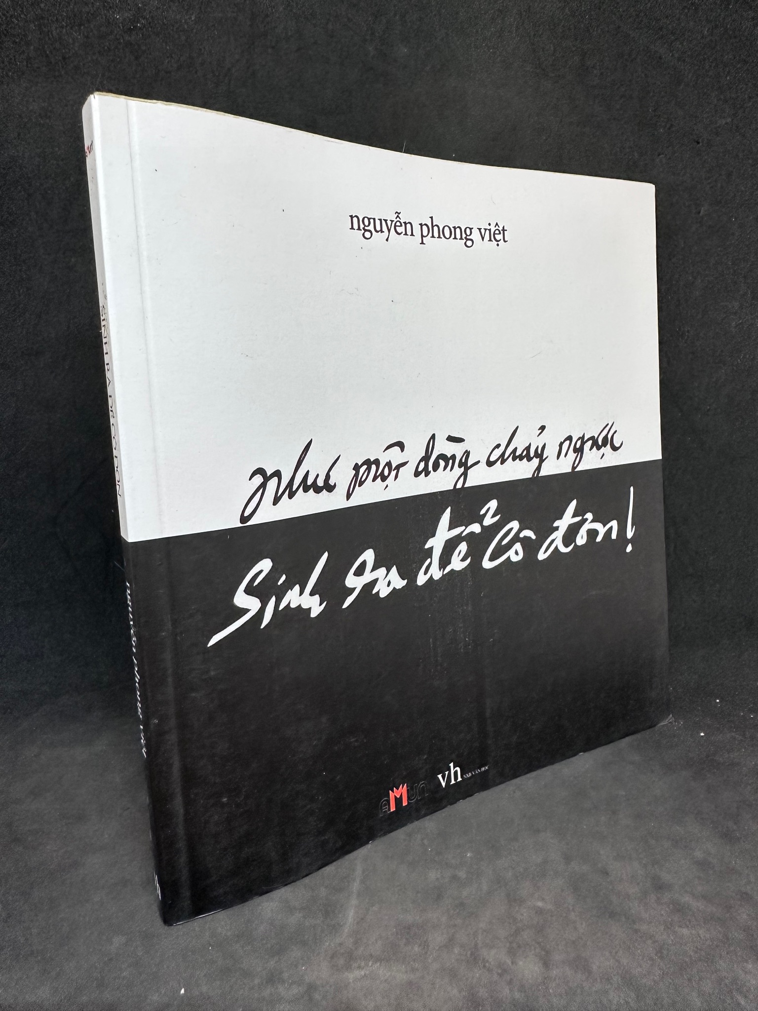 Như Một Dòng Chảy Ngược Sinh Ra Để Cô Đơn, Nguyễn Phong Việt, Mới 80% (Ố Nhẹ), 2015 0803 (SL có thể đặt: 3 Cuốn) - SÁCH ĐẠI HỌC