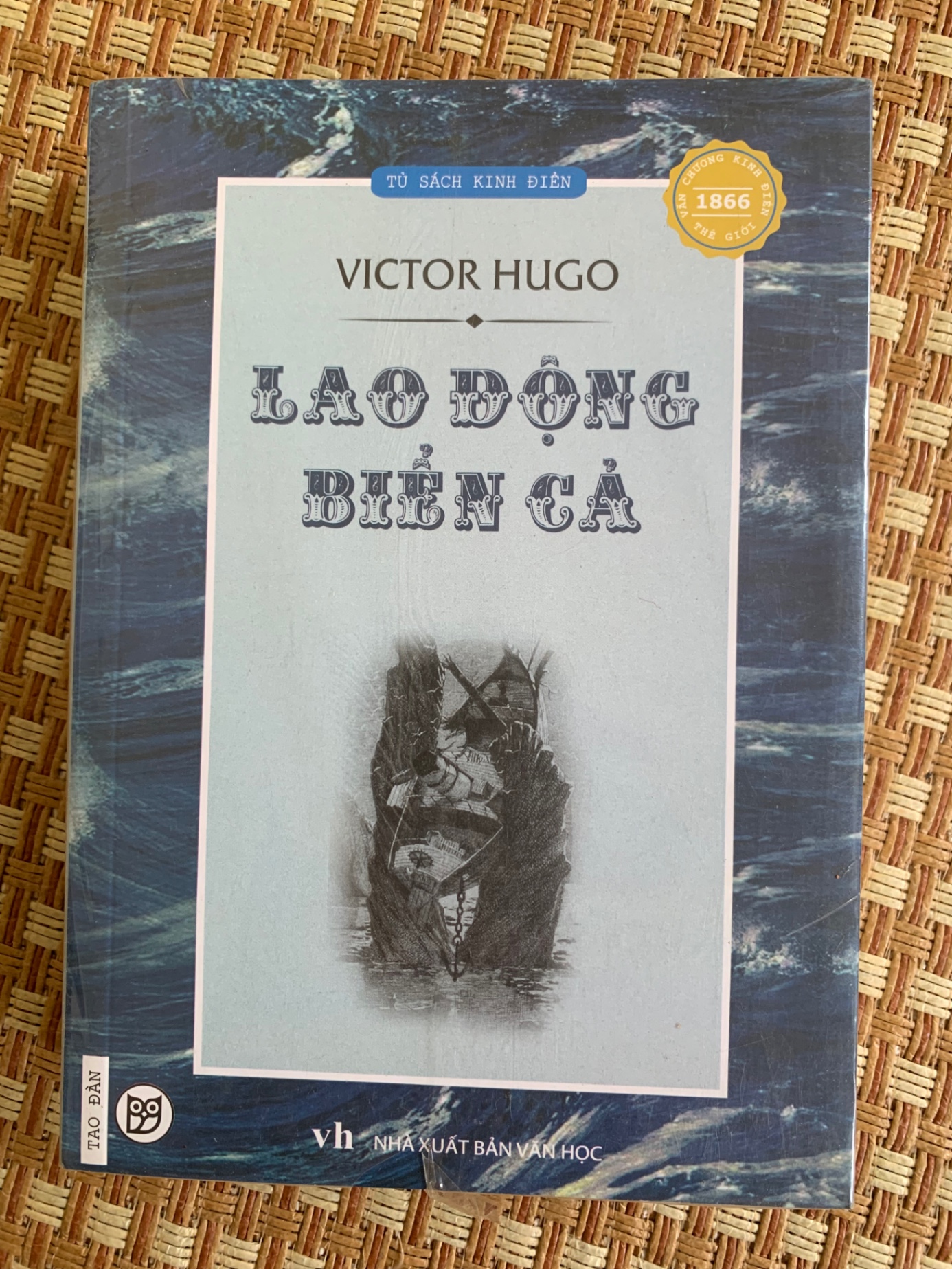 Lao Động Biển Cả (sách mới còn seal 90% năm xb 2015) Victo HuGo 2905 Văn Học (SL có thể đặt: 1 Cuốn) - SÁCH ĐẠI HỌC