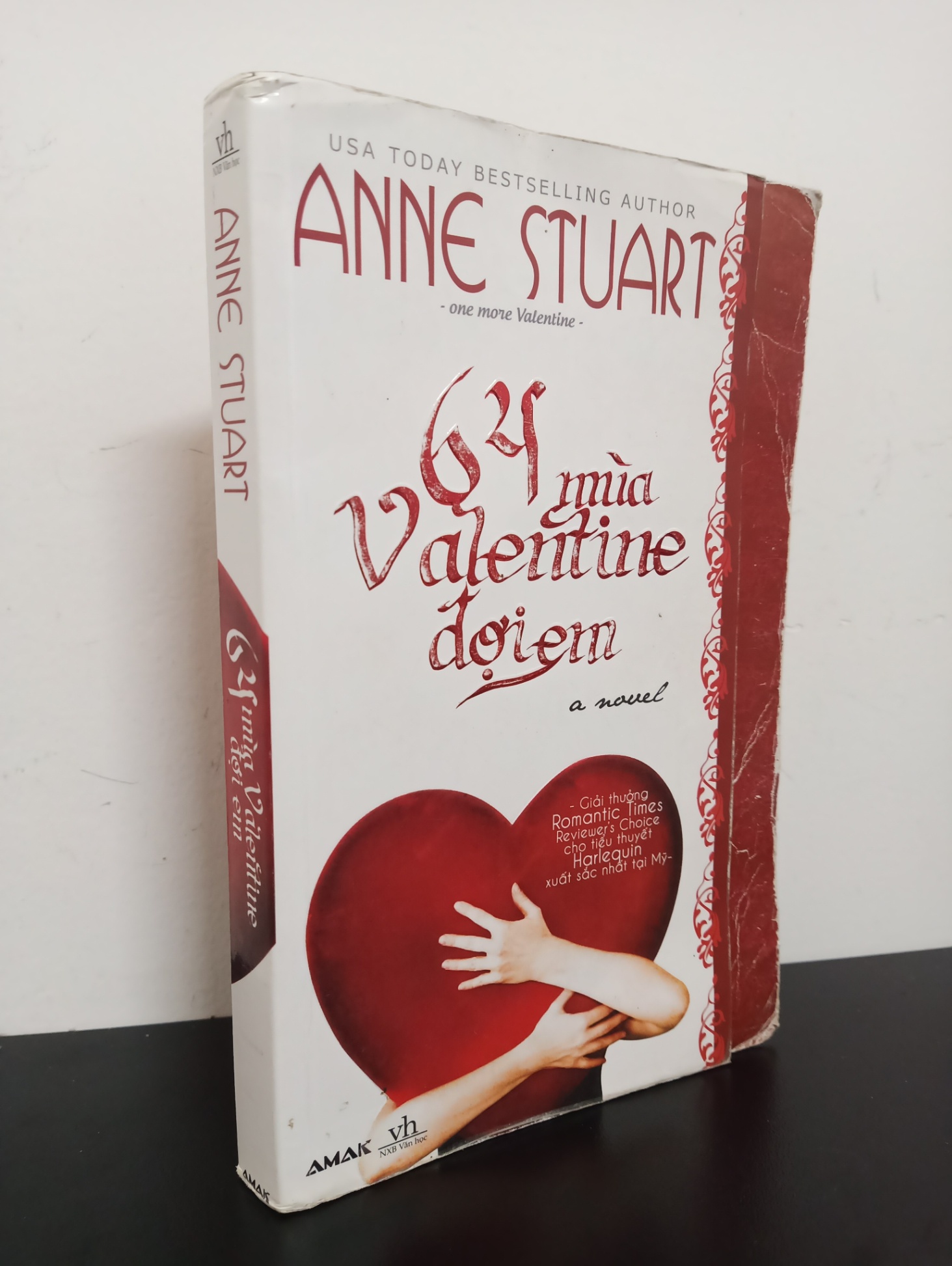 64 Mùa Valentine Đợi Em (2013) - Anne Stuart Mới 80% 0203 (SL có thể đặt: 1 cuốn) - SÁCH ĐẠI HỌC