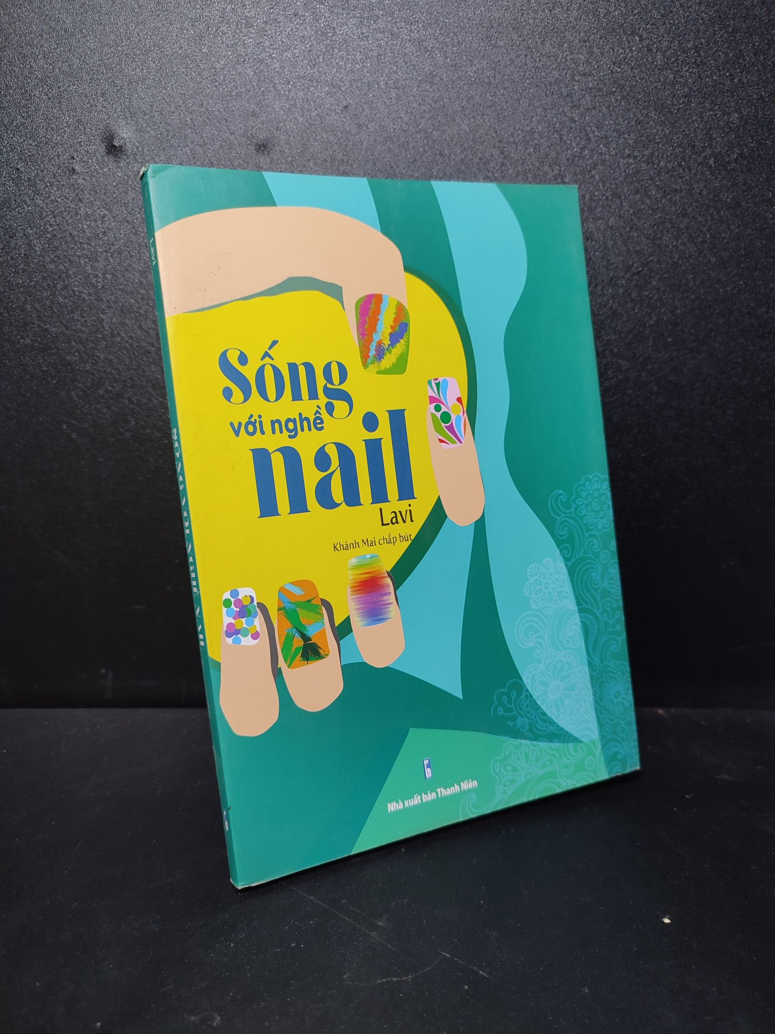 Sống với nghề nail Lavi 2017 mới 70% ố 1810 Sách tư duy, kỹ năng sống (SL có thể đặt: 1 Cuốn) - SÁCH ĐẠI HỌC