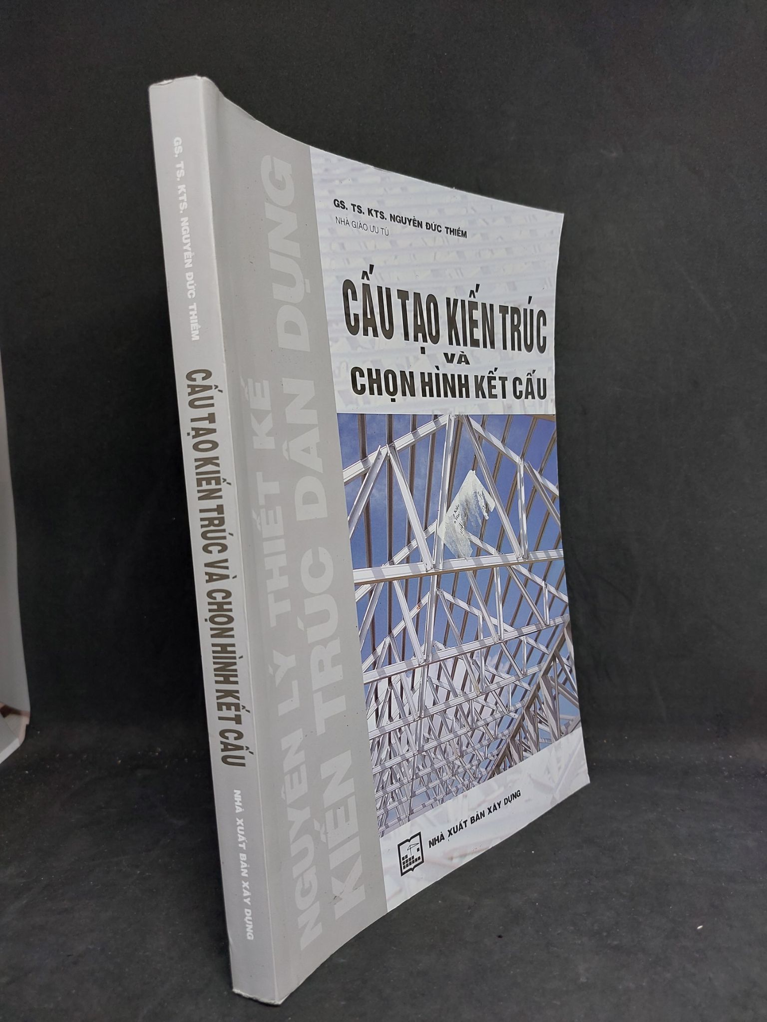 Cấu tạo kiến trúc và chọn hình kết cấu mới 90% 2020 0607 Sách chuyên môn (SL có thể đặt: 1 Cuốn) - SÁCH ĐẠI HỌC