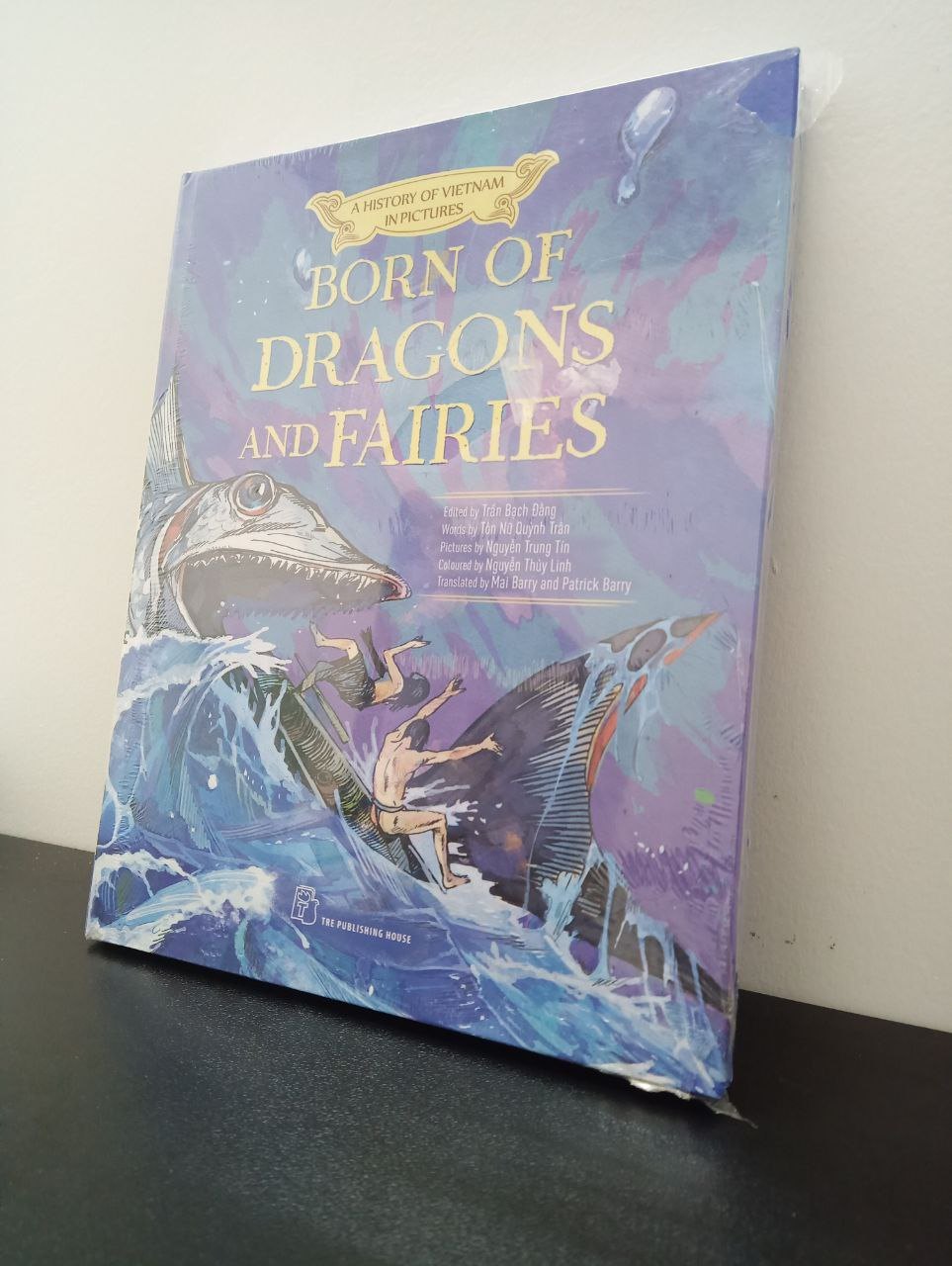 A History Of Vn In Pictures - Born Of Dragons And Fairies (In Colour) Trần Bạch Đằng New 100% 2802 (SL có thể đặt: 1 cuốn) - SÁCH ĐẠI HỌC