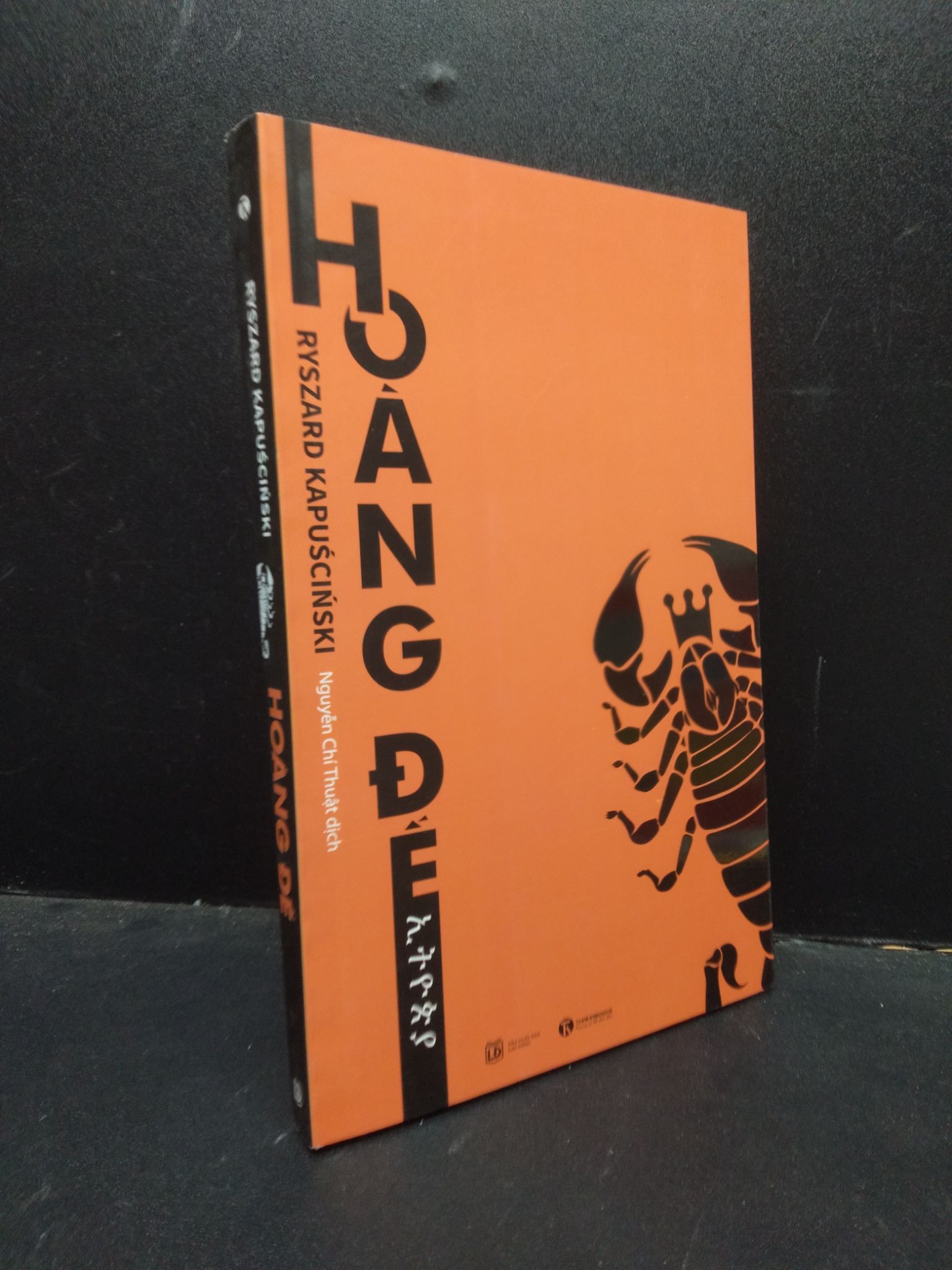 Hoàng Đế Ryszard Kapuscinski 2018 Mới 90% bẩn nhẹ 0309 (SL có thể đặt: 4 Cuốn) - SÁCH ĐẠI HỌC