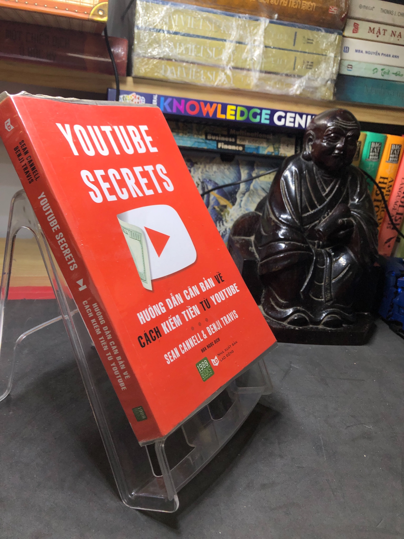 Youtube Secrets Hướng dẫn căn bản về cách kiếm tiền từ youtube 2019 mới 90% bẩn bụi Sean Cannell và Benji Travis 0607 Sách tư duy, kỹ năng sống (SL có thể đặt: 1 Cuốn) - SÁCH ĐẠI HỌC