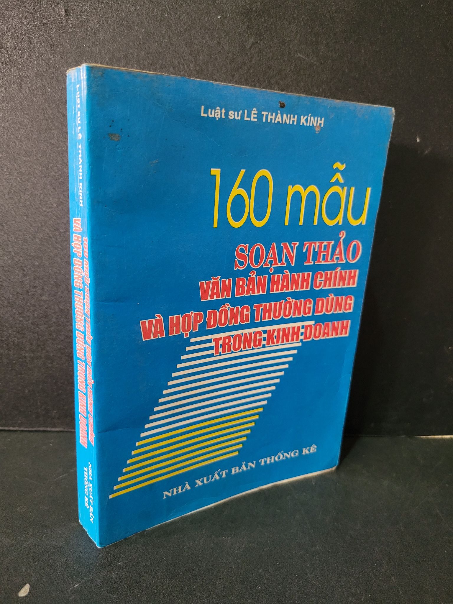 160 mẫu soạn thảo văn bản hành chính và hợp đồng thường dùng trong kinh doanh mới 80% bẩn bìa, ố, có vết mực vẽ 2009 Luật sư Lê Thành Kính 1604 Luật, văn bản luật (SL có thể đặt: 1 Cuốn) - SÁCH ĐẠI HỌC