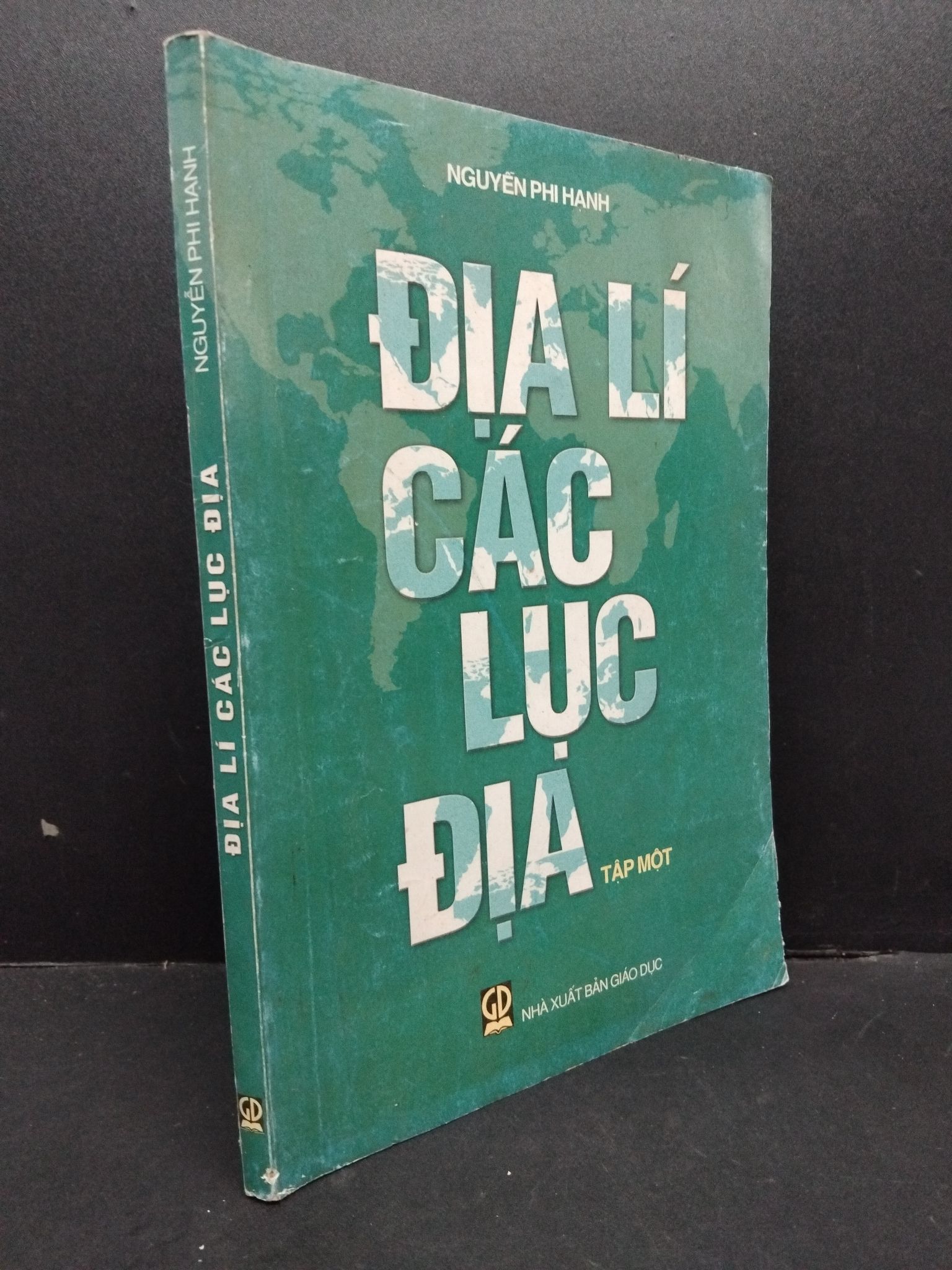 Địa lí các lục địa tập một mới 70% bẩn bìa, ố vàng, tróc bìa, tróc gáy 2006 2410 Nguyễn Phi Hạnh Lịch sử, địa lí thế giới (SL có thể đặt: 1 Cuốn) - SÁCH ĐẠI HỌC