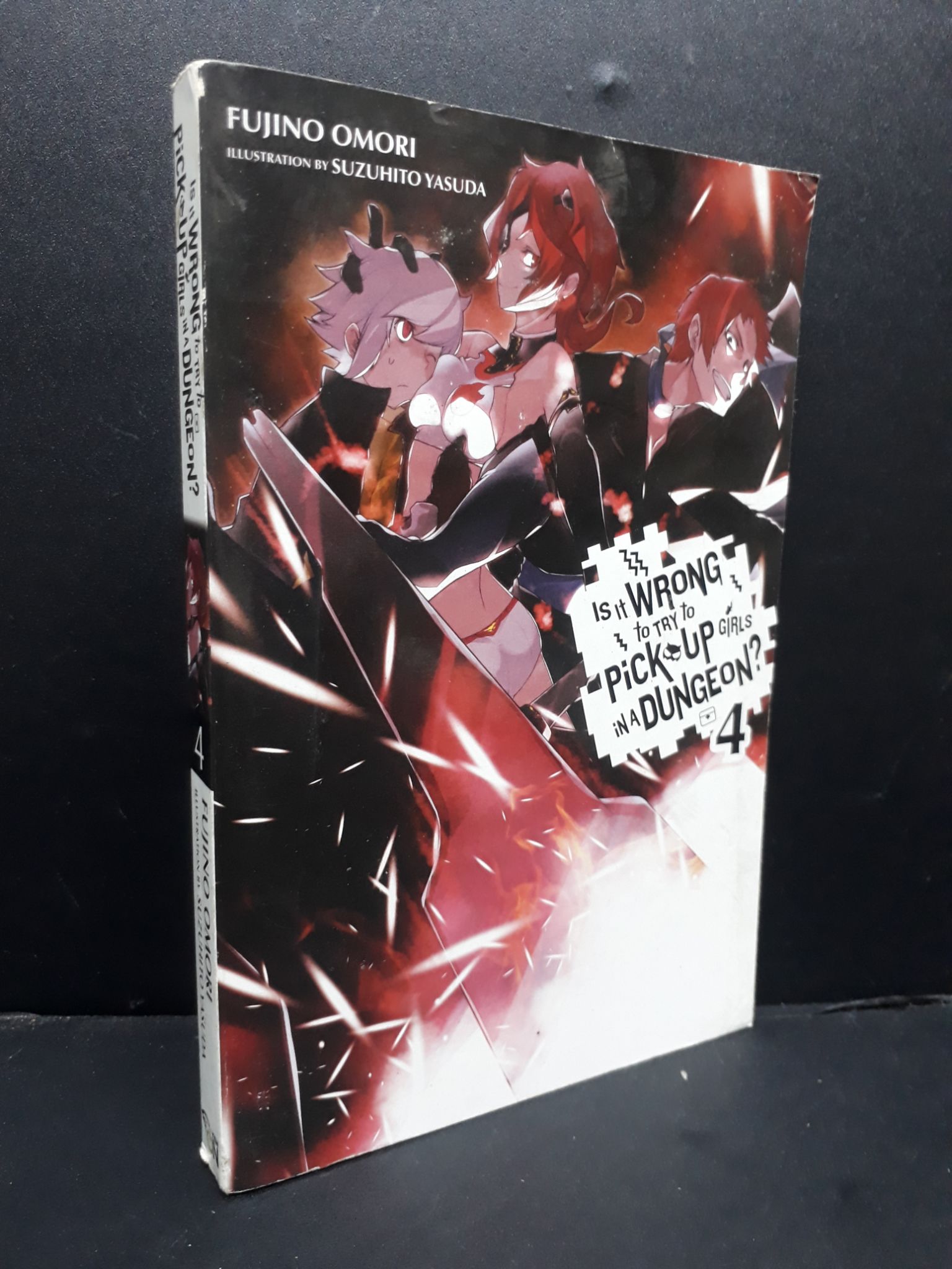 Is it wrong to try to pick up girls in a Dungeon tập 4 mới 80% ố vàng 1406 Fujino omori Sách ngoại văn (SL có thể đặt: 1 Cuốn) - SÁCH ĐẠI HỌC
