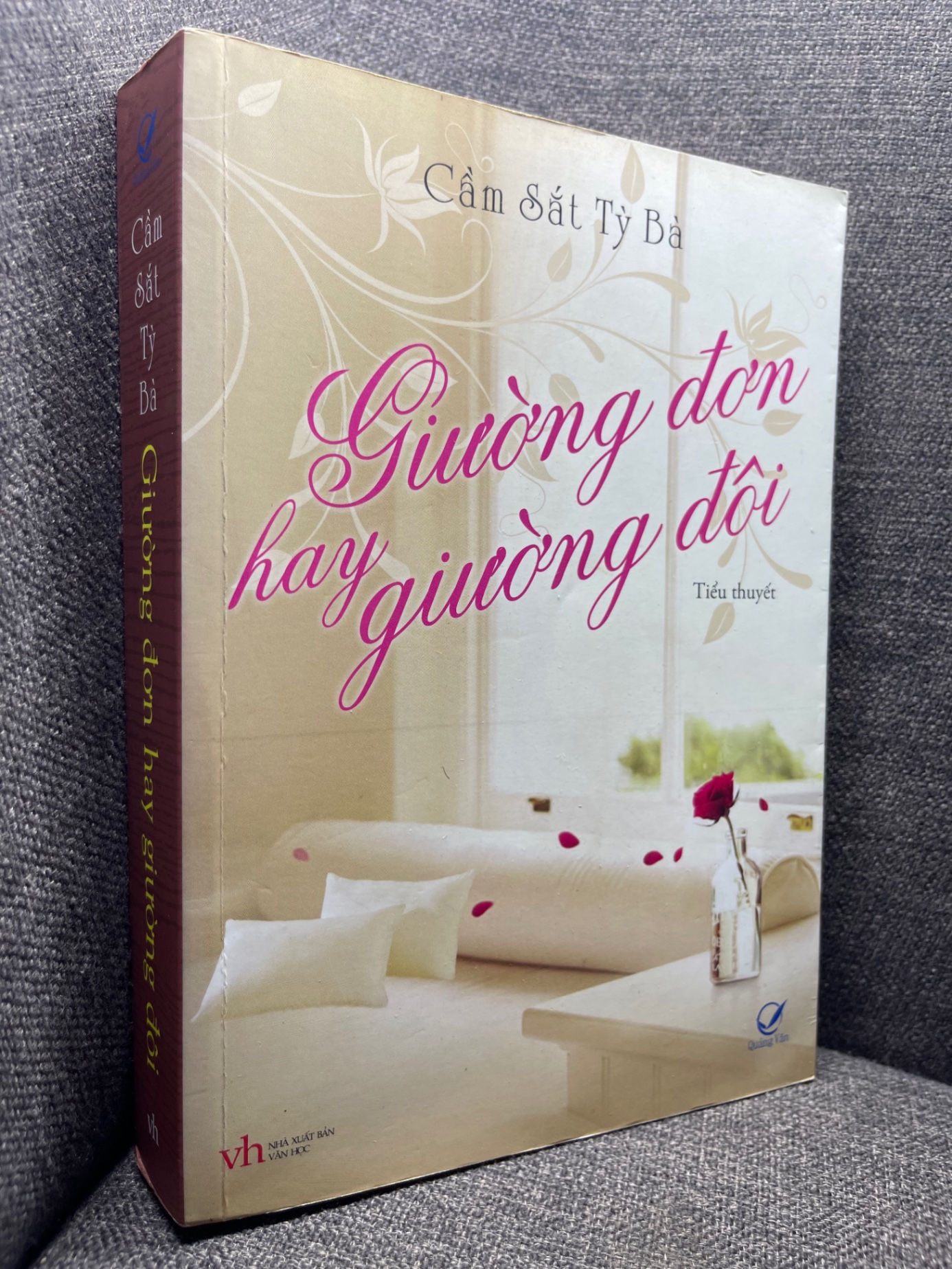 Giường đơn hay giường đôi Cầm Sắt Tỳ Bà 2012 mới 80% bẩn viền 1704 (SL có thể đặt: 1 Cuốn) - SÁCH ĐẠI HỌC