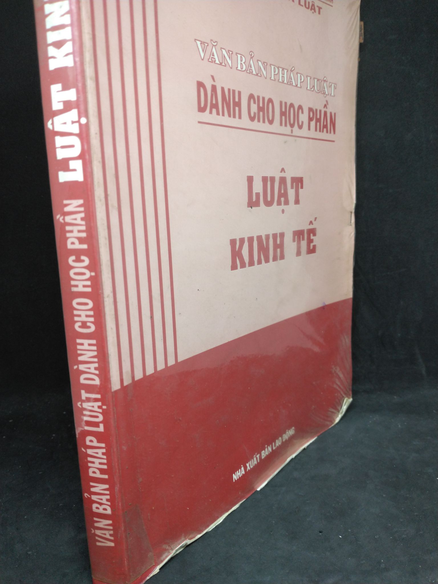 Văn bản pháp luật dành cho học phần luật kinh tế mới 70% (có viết) 1303 Luật, văn bản luật (SL có thể đặt: 1 Cuốn) - SÁCH ĐẠI HỌC