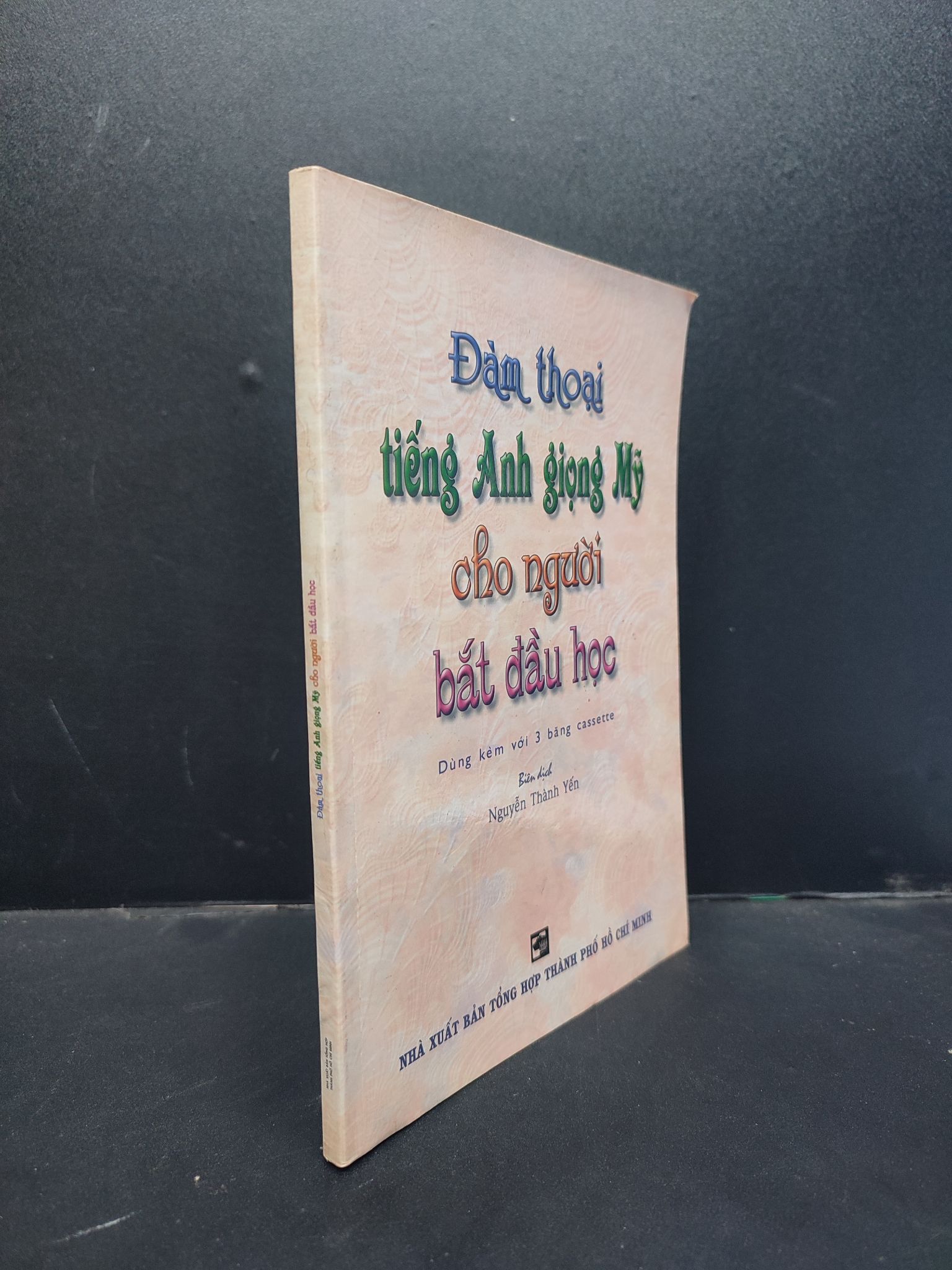 Đàm thoại tiếng Anh giọng Mỹ cho người bắt đầu học mới 70% ố 2004 1406 Nguyễn Thanh Yến dịch Tiếng Anh (SL có thể đặt: 1 Cuốn) - SÁCH ĐẠI HỌC