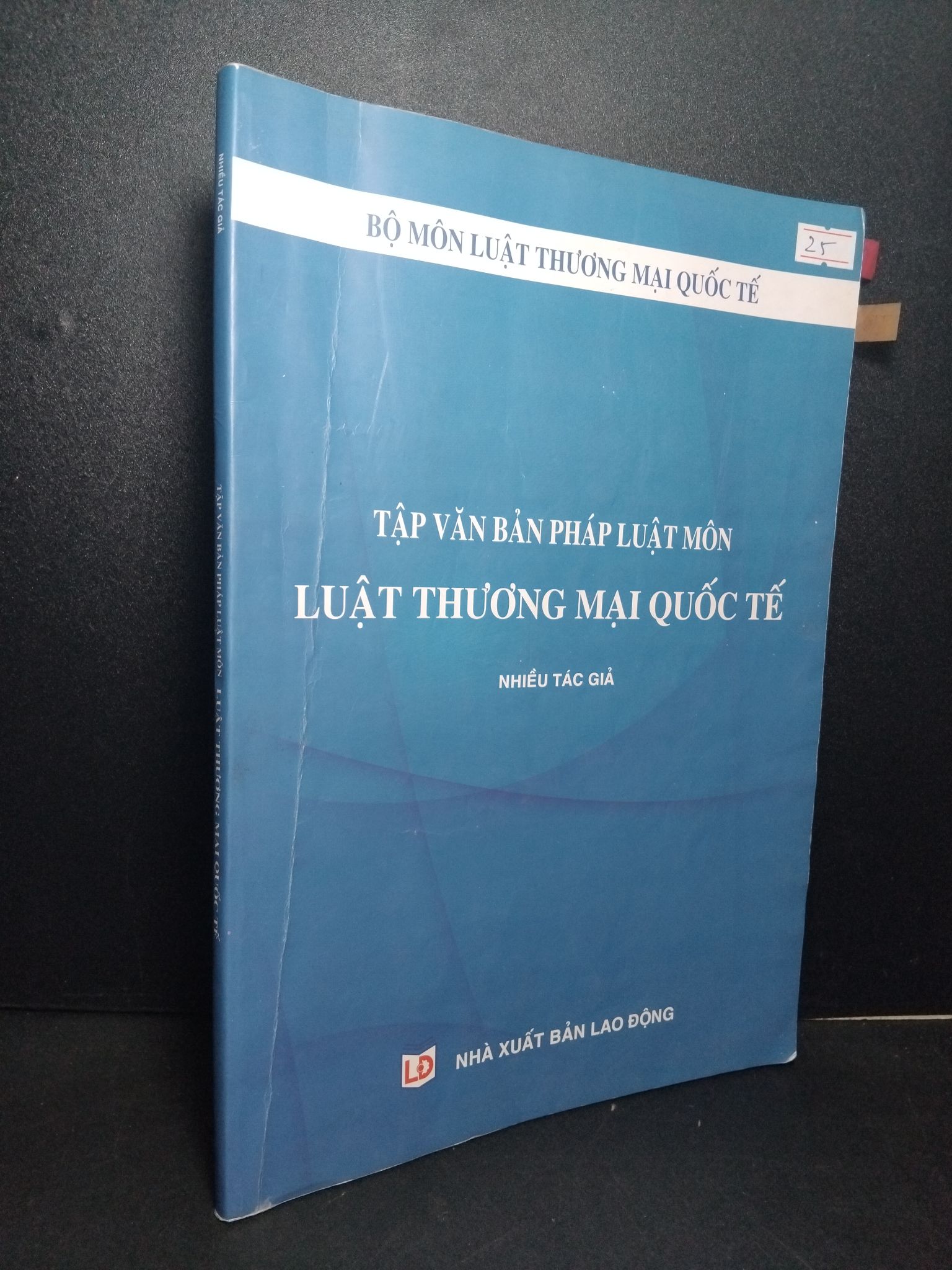 Tập văn bản pháp luật môn luật thương mại quốc tế mới 80% ố nhẹ, gấp bìa, có nhiều highlight và note 2017 Nhiều tác giả 2103 Luật, văn bản luật (SL có thể đặt: 1 Cuốn) - SÁCH ĐẠI HỌC