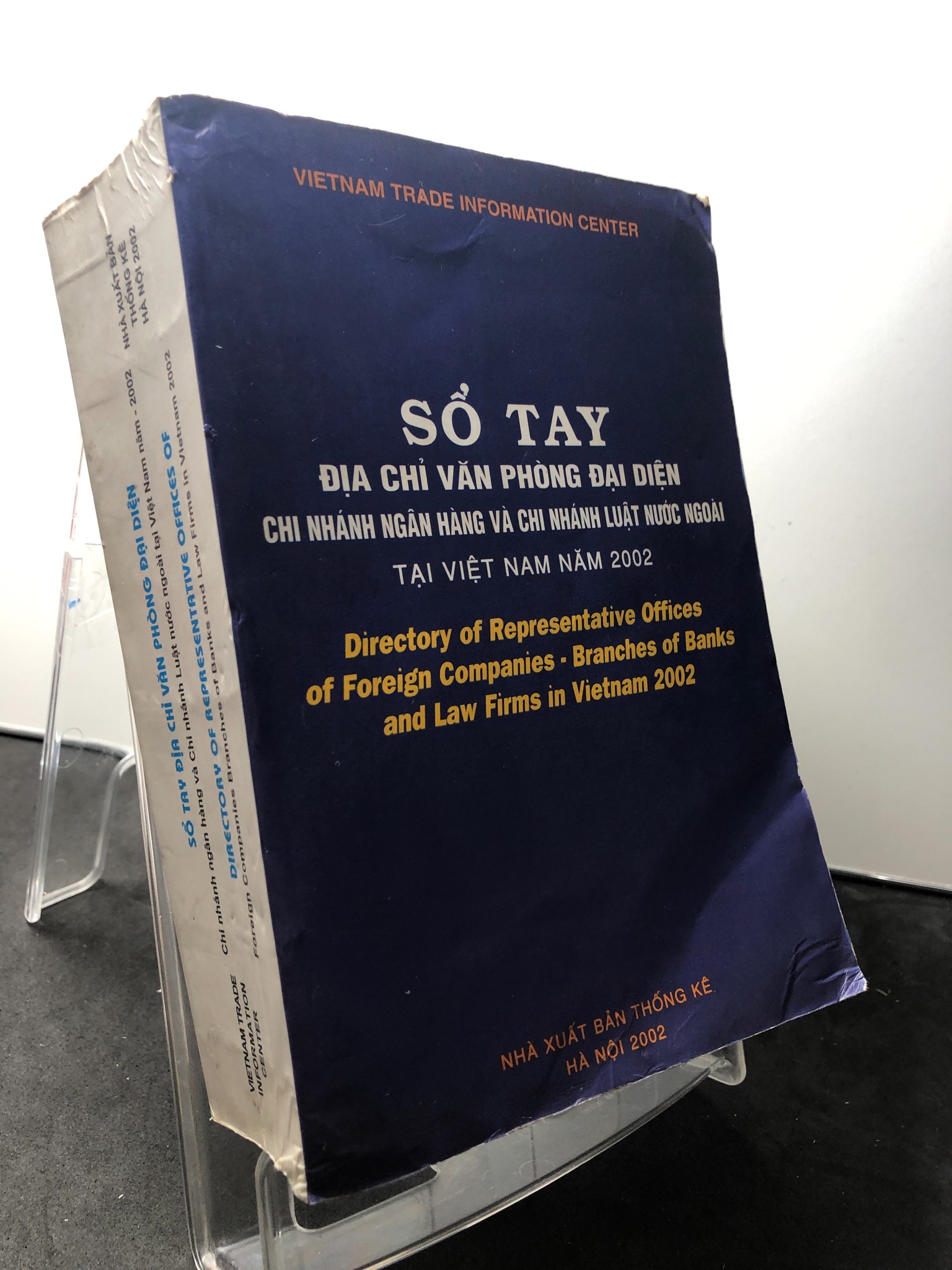 Sổ tay địa chỉ văn phòng đại diện chi nhánh ngân hàng và chi nhánh luật nước ngoài tại Việt Nam năm 2002 mới 80% bẩn nhẹ 1209 Luật, văn bản luật (SL có thể đặt: 1 Cuốn) - SÁCH ĐẠI HỌC