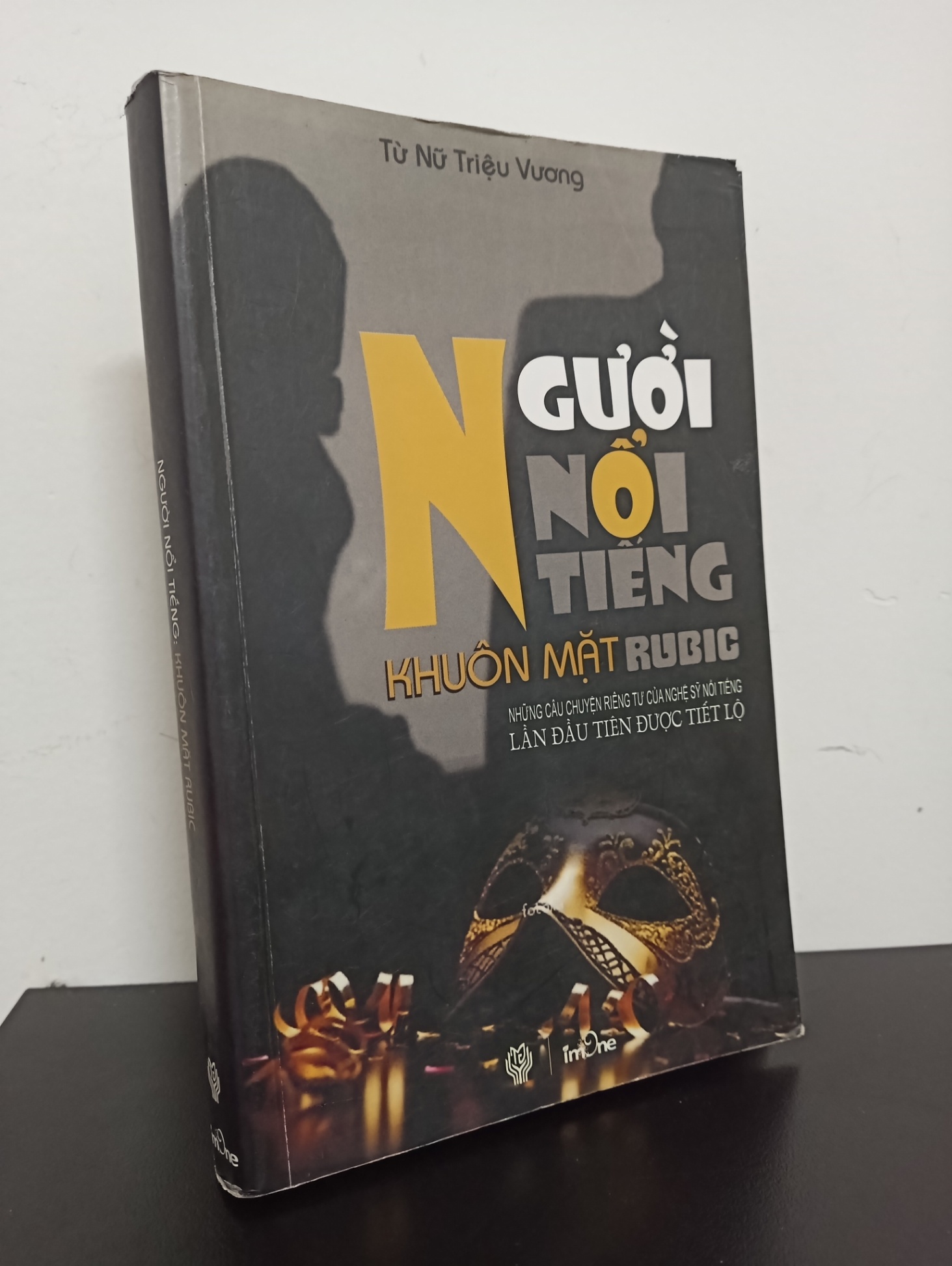 Người Nổi Tiếng - Khuôn Mặt Rubic - Từ Nữ Triệu Vương New 90% 0901 (SL có thể đặt: 1 cuốn) - SÁCH ĐẠI HỌC