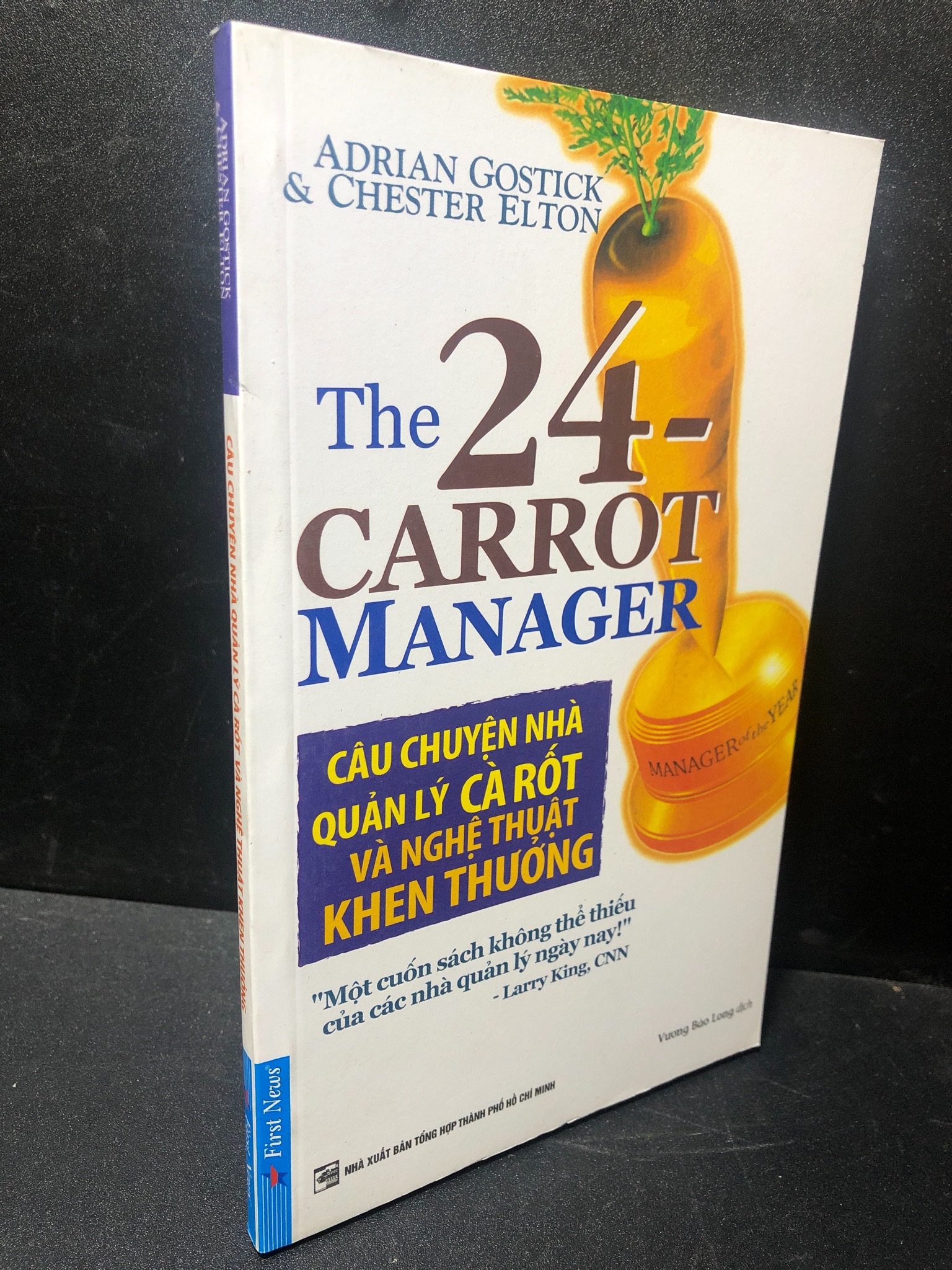 Câu chuyện nhà quản lý cà rốt và nghệ thuật khen thưởng Adrian Gostick & Chester Elton 2019 mới 80% ố nhẹ 2511 Quản trị, lãnh đạo (SL có thể đặt: 1 Cuốn) - SÁCH ĐẠI HỌC