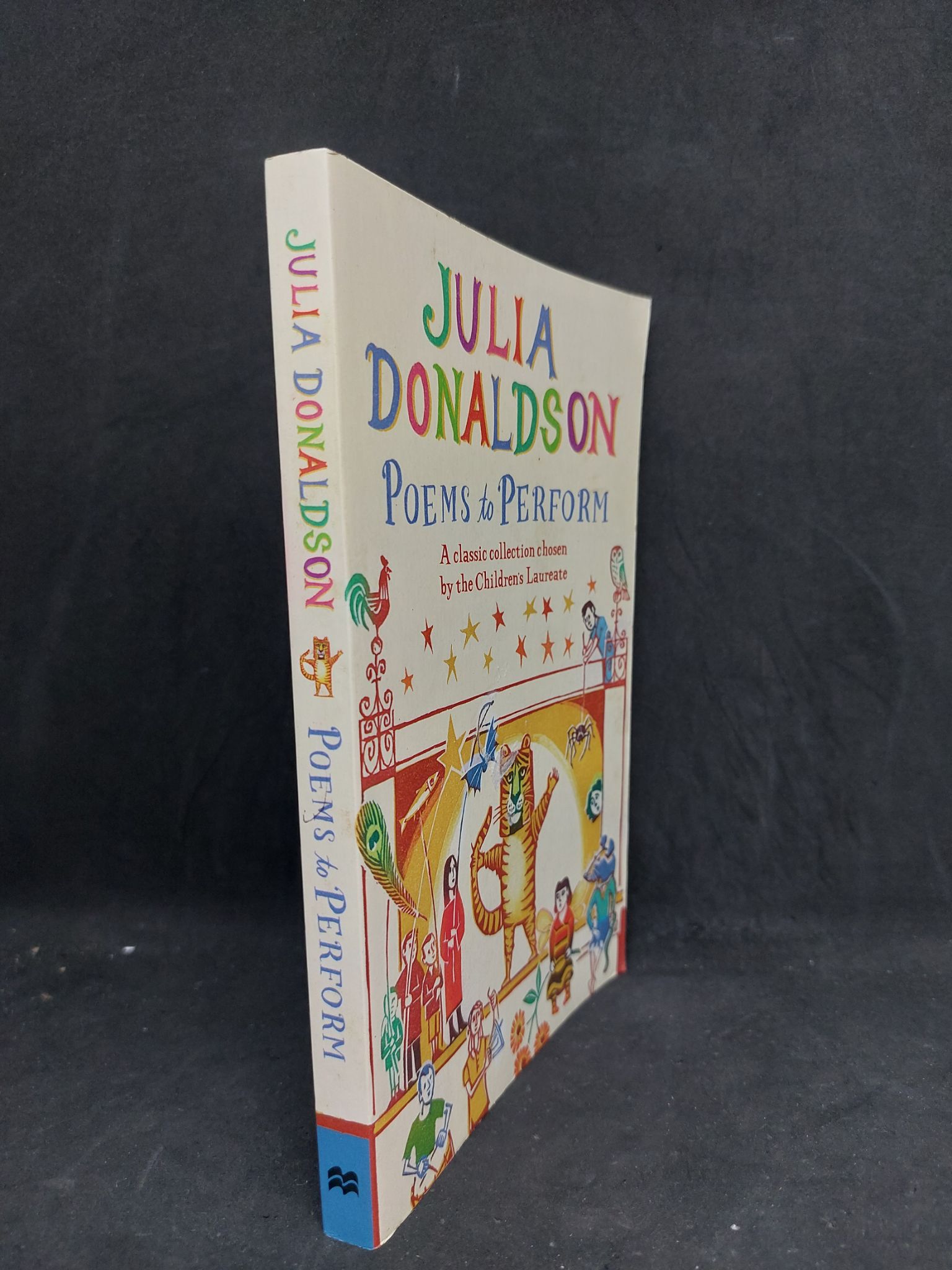 Julia Donaldson Poems to perform mới 80% 1207 Sách ngoại văn (SL có thể đặt: 1 Cuốn) - SÁCH ĐẠI HỌC