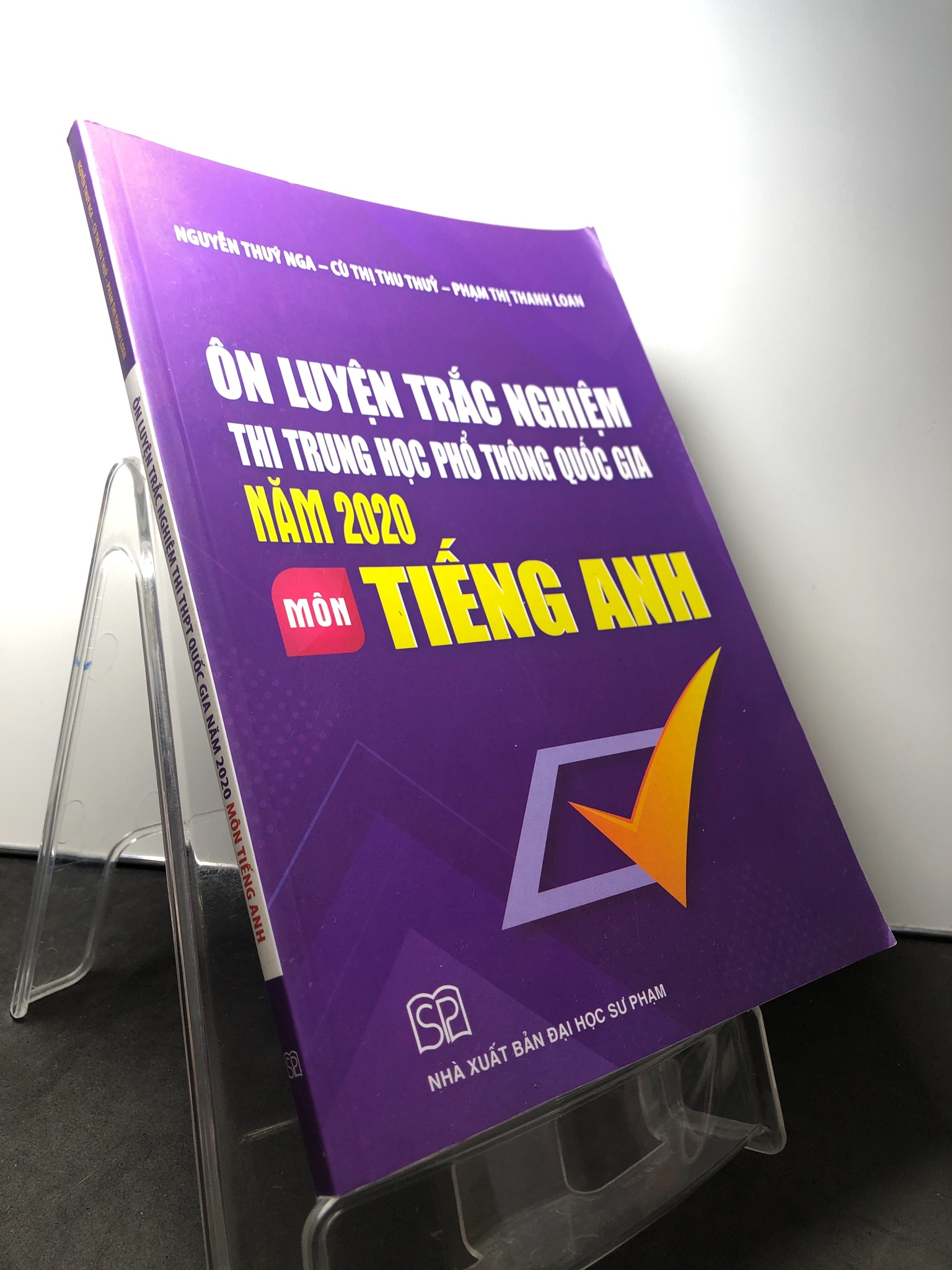Ôn luyện trắc nghiệm thi THPT quốc gia 2020 môn tiếng Anh 2020 mới 85% bẩn nhẹ Nguyễn Thuý Nga, Cù Thị Thu Thuỷ và Phạm Thị Thanh Loan 2308 Sách luyện thi đại học, cao đẳng (SL có thể đặt: 1 Cuốn) - SÁCH ĐẠI HỌC