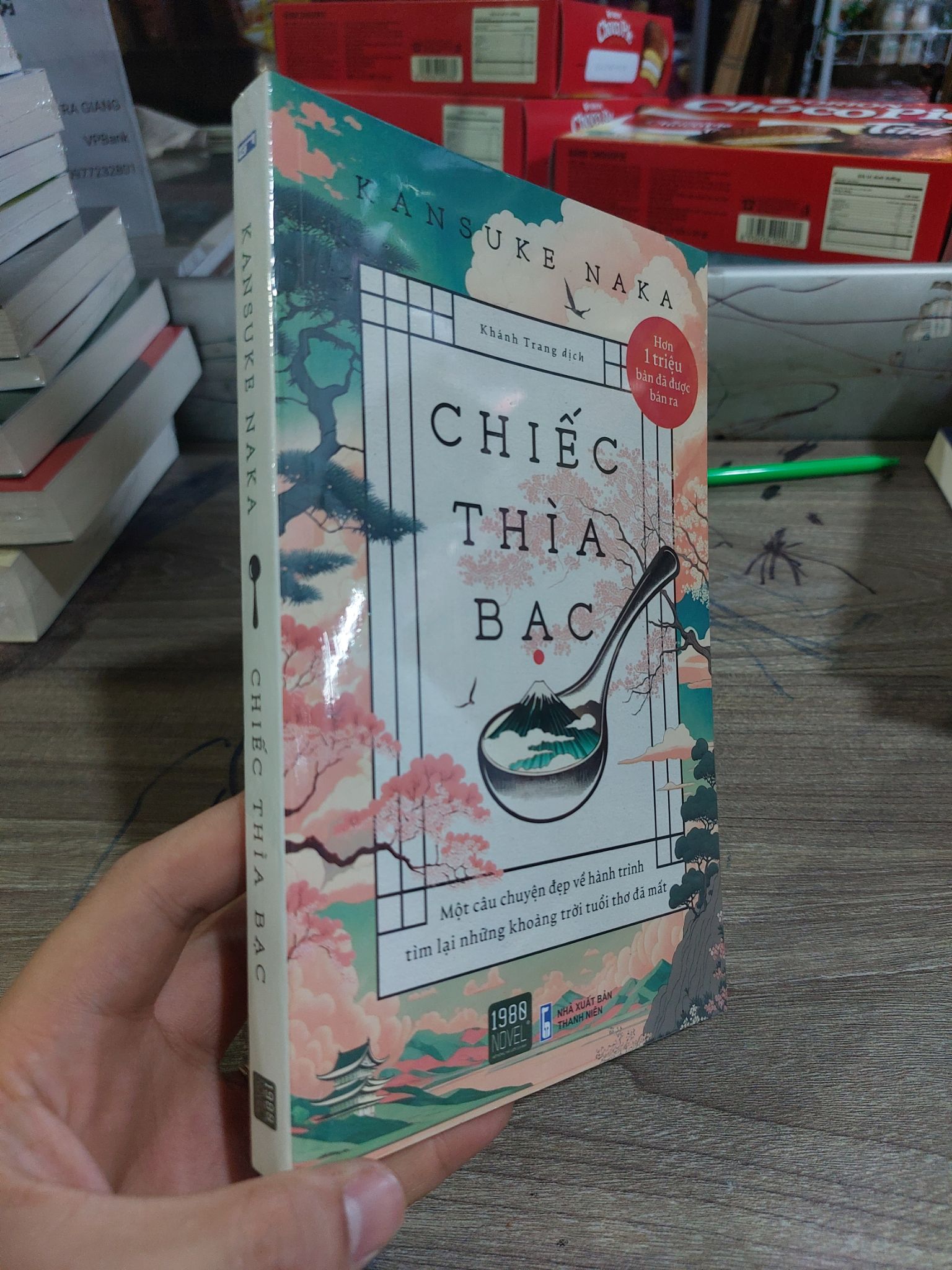 Chiếc thìa bạc mới 100% 0504 (SL có thể đặt: 1 Cuốn) - SÁCH ĐẠI HỌC