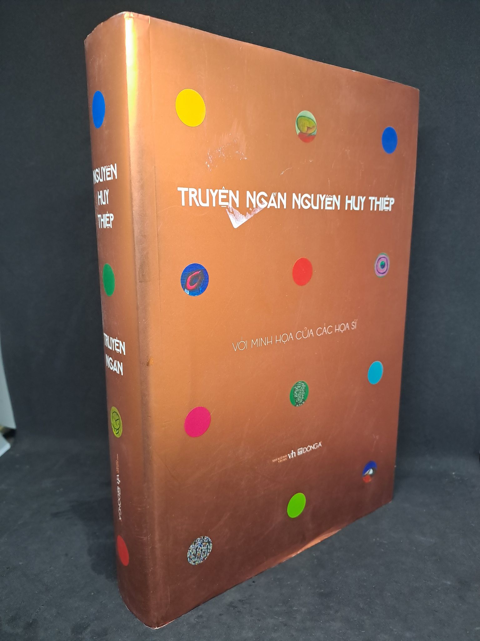 Truyện ngắn Nguyễn Huy Thiệp với minh họa của các họa sĩ bìa cứng (bị tróc bìa) mới 80% .2007 Truyện ngắn, tản văn (SL có thể đặt: 3 Cuốn) - SÁCH ĐẠI HỌC